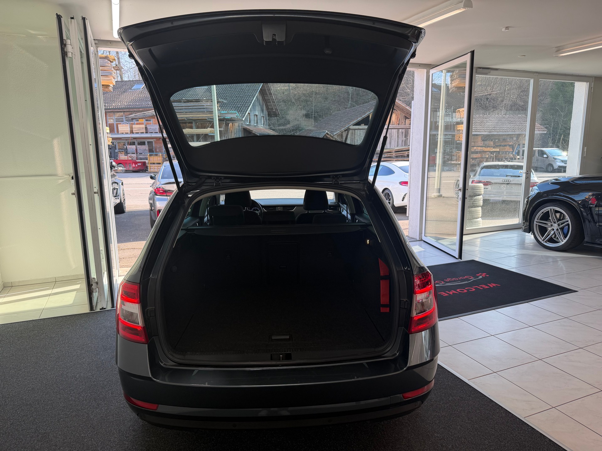 SKODA Octavia Combi 1.6 TDI 115 Ambition DSG-image-17