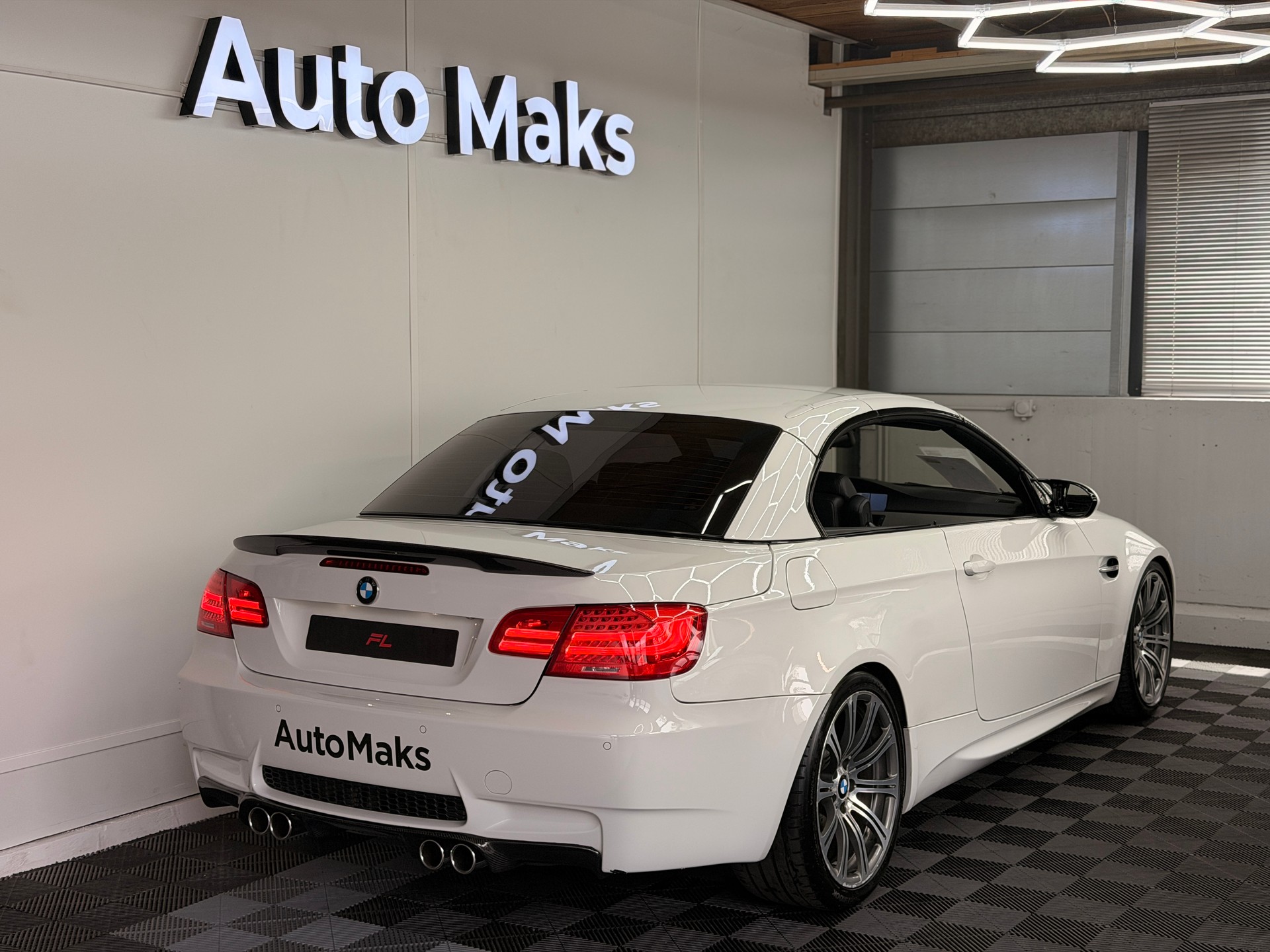 BMW M3 Cabriolet DSG-showroom-element-2