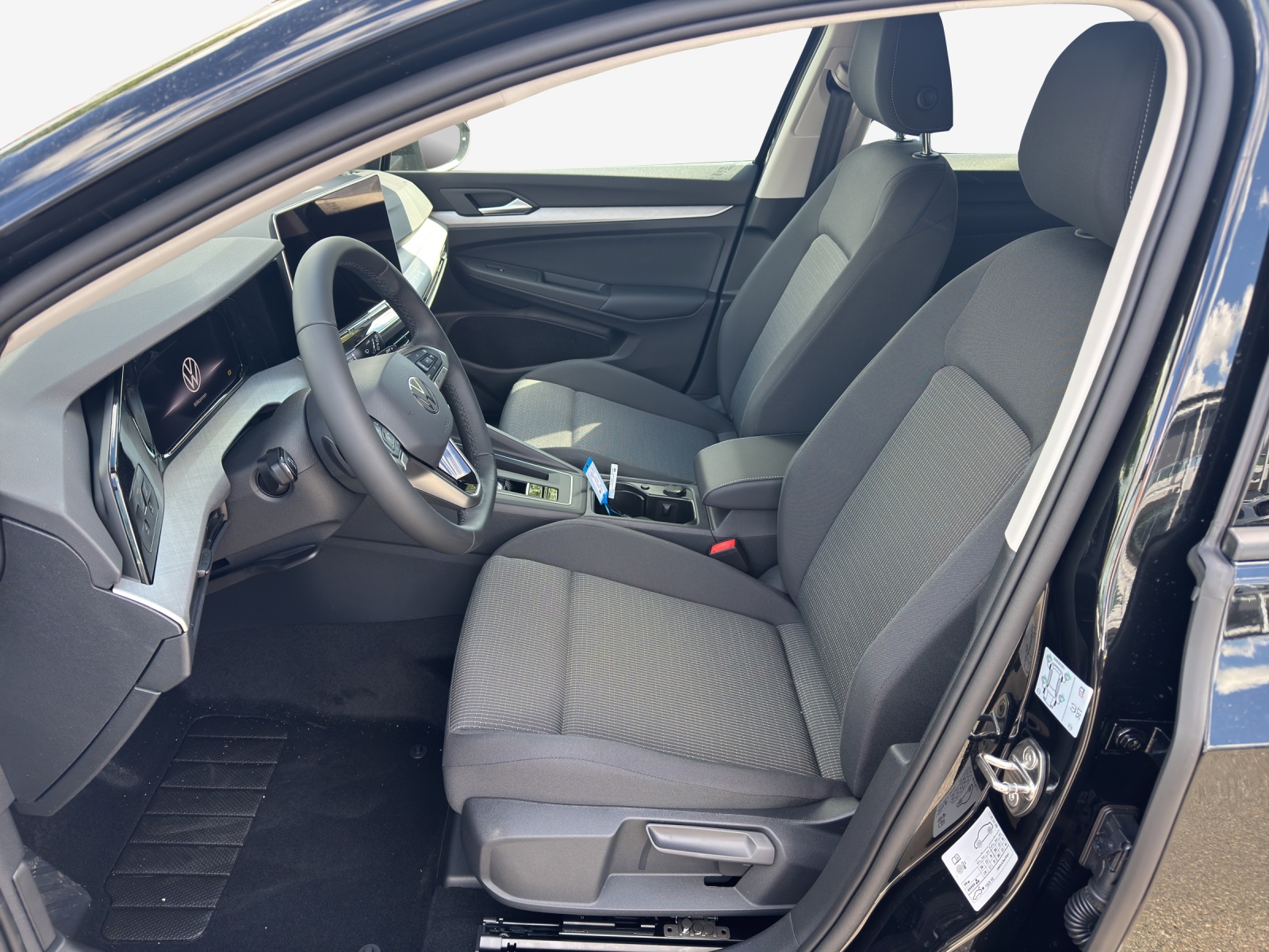 VW Golf 1.5 e TSI mHEV Basis DSG-image-7