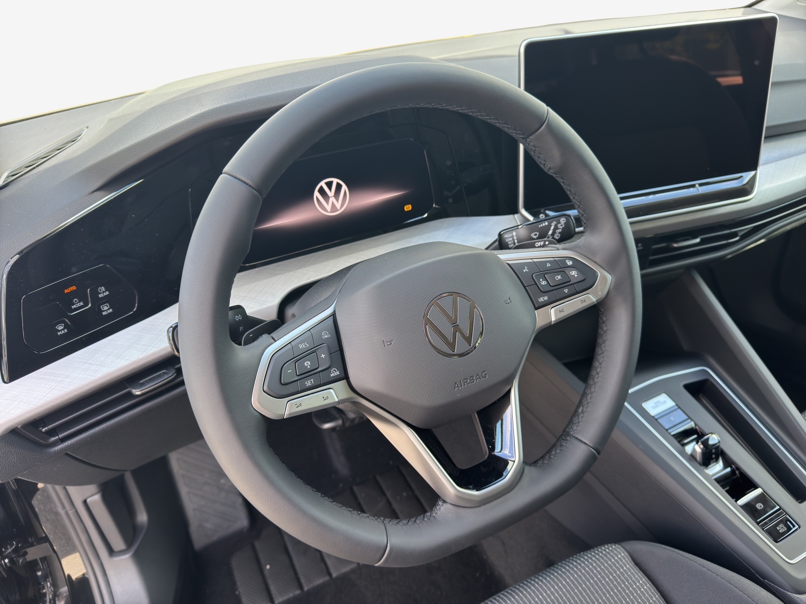 VW Golf 1.5 e TSI mHEV Basis DSG-image-9