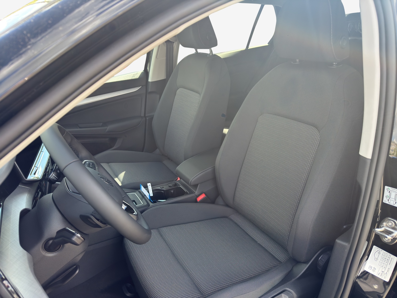 VW Golf 1.5 e TSI mHEV Basis DSG-image-13