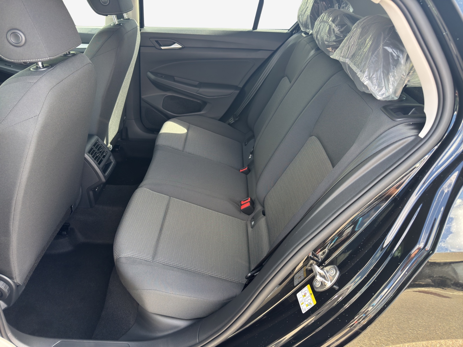 VW Golf 1.5 e TSI mHEV Basis DSG-image-11