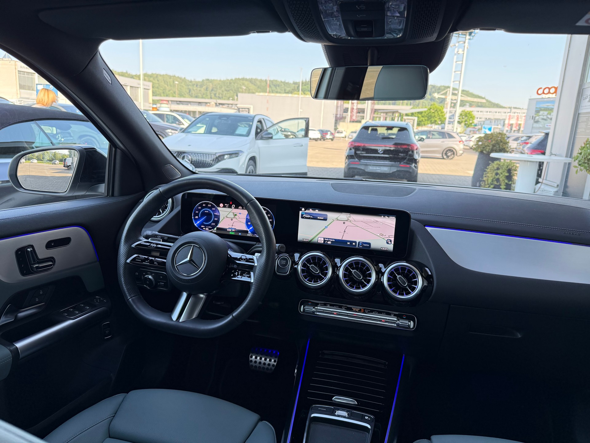MERCEDES-BENZ EQA 350 AMG Line 4Matic Swiss Star-image-5