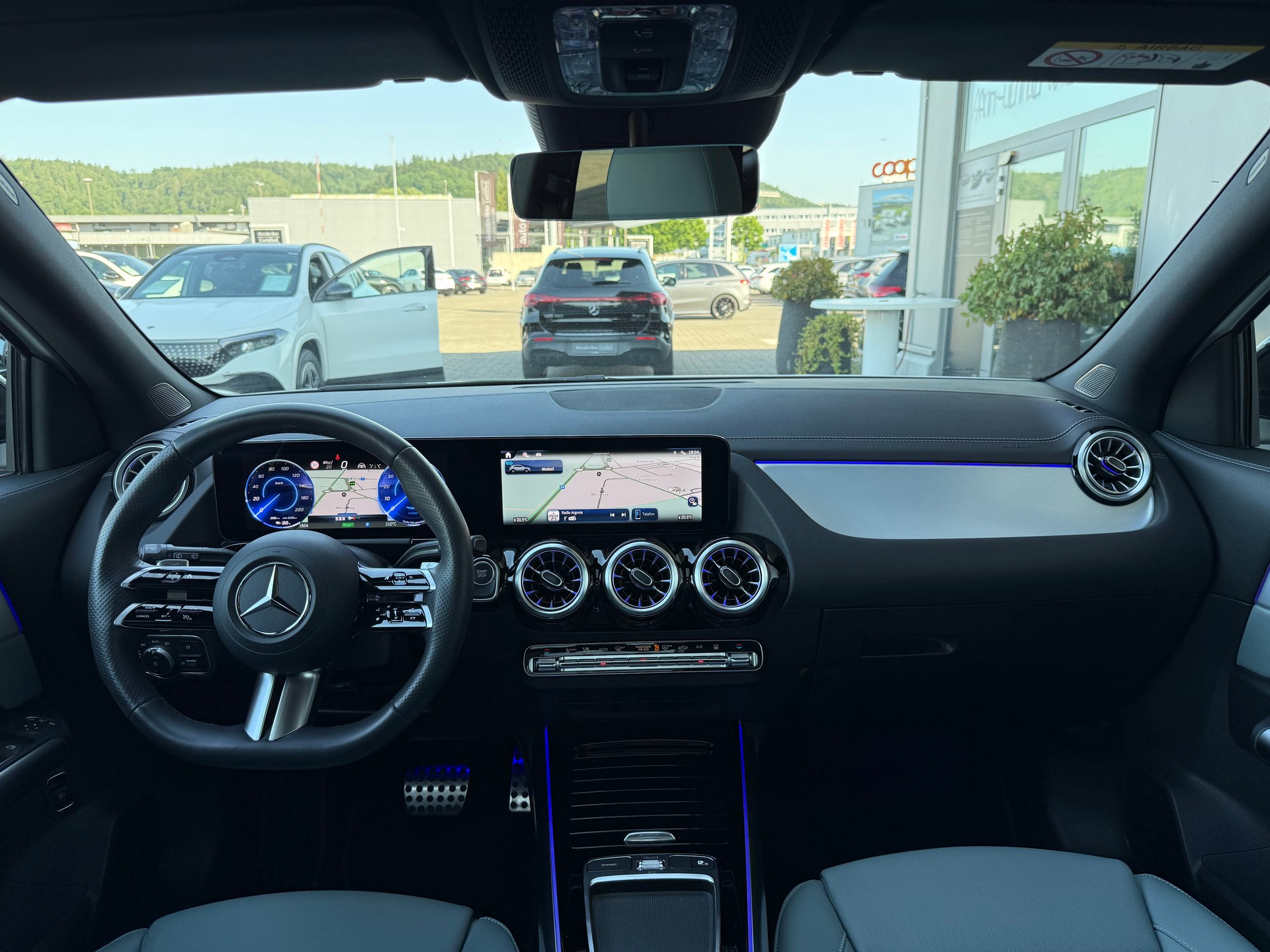 MERCEDES-BENZ EQA 350 AMG Line 4Matic Swiss Star-showroom-element-3