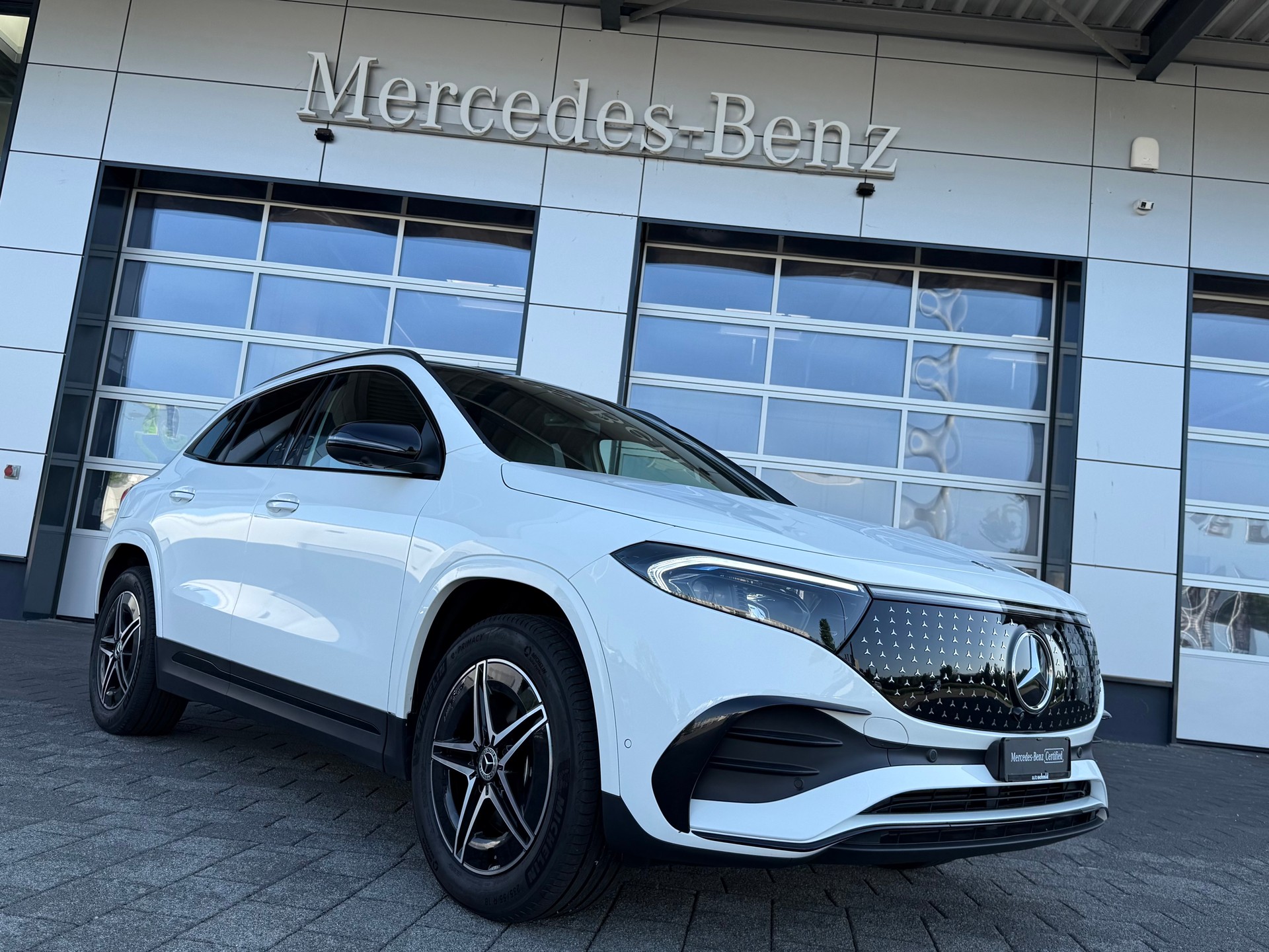 MERCEDES-BENZ EQA 350 AMG Line 4Matic Swiss Star