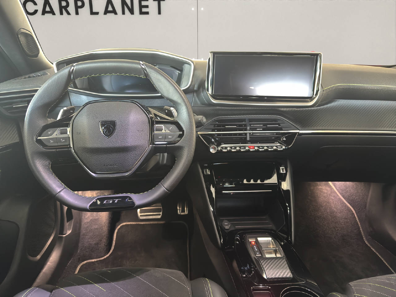 PEUGEOT 2008 1.2 Hybrid 145 PS GT-image-8