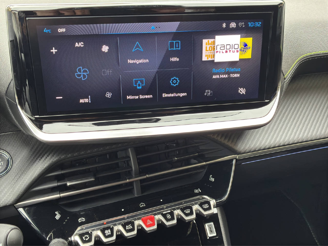 PEUGEOT 2008 1.2 Hybrid 145 PS GT-image-13