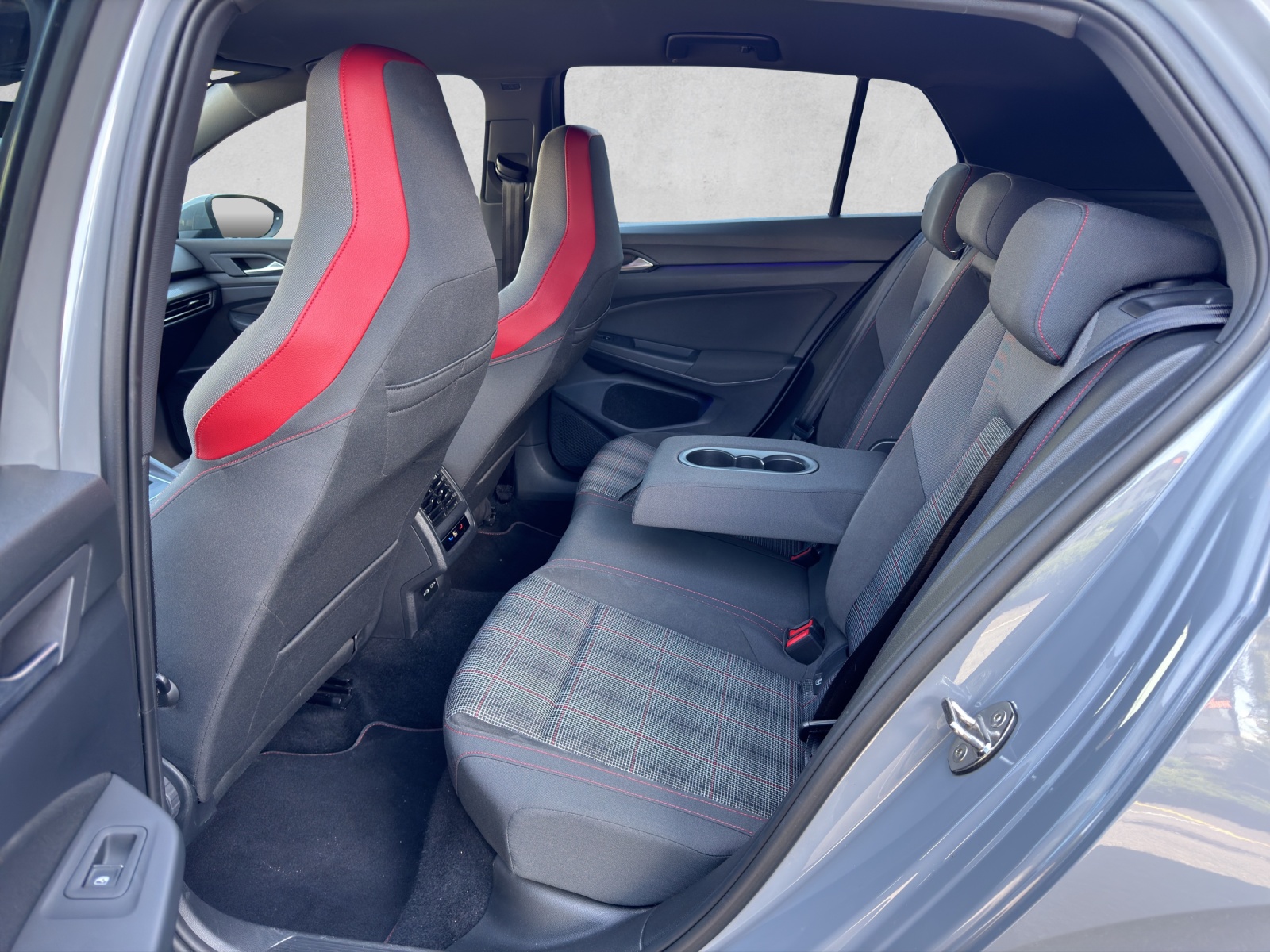 VW Golf 2.0 TSI GTI DSG-image-11