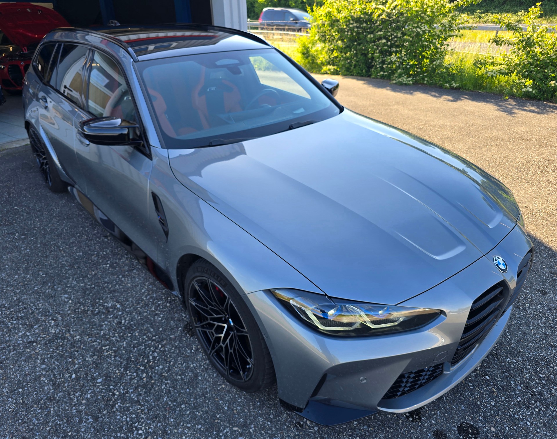 BMW M3 Touring xDrive Competition M INDIVIDUAL-image-4