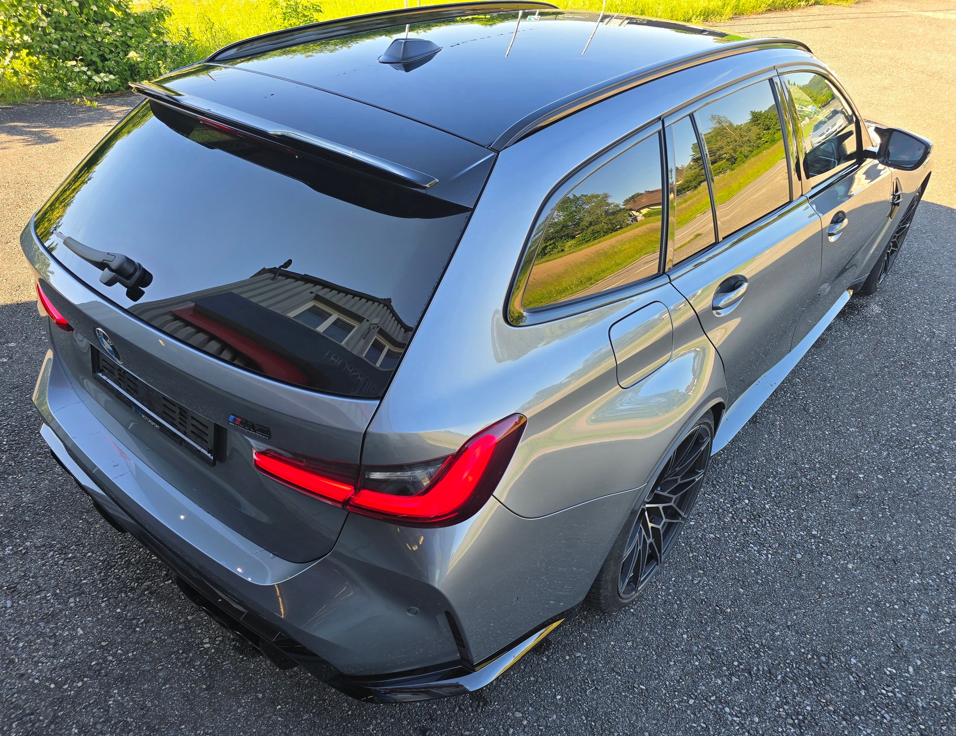 BMW M3 Touring xDrive Competition M INDIVIDUAL-image-11