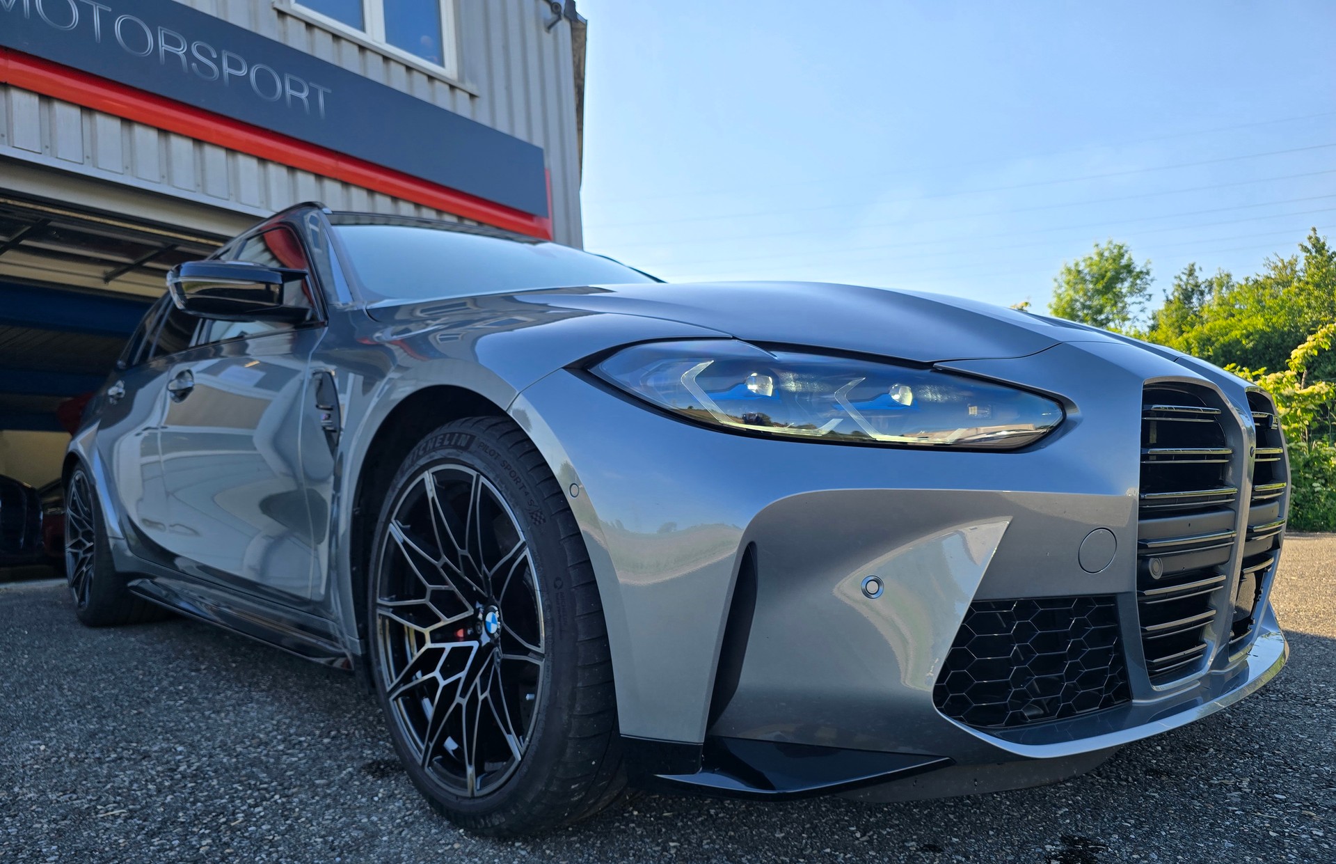 BMW M3 Touring xDrive Competition M INDIVIDUAL-image-3