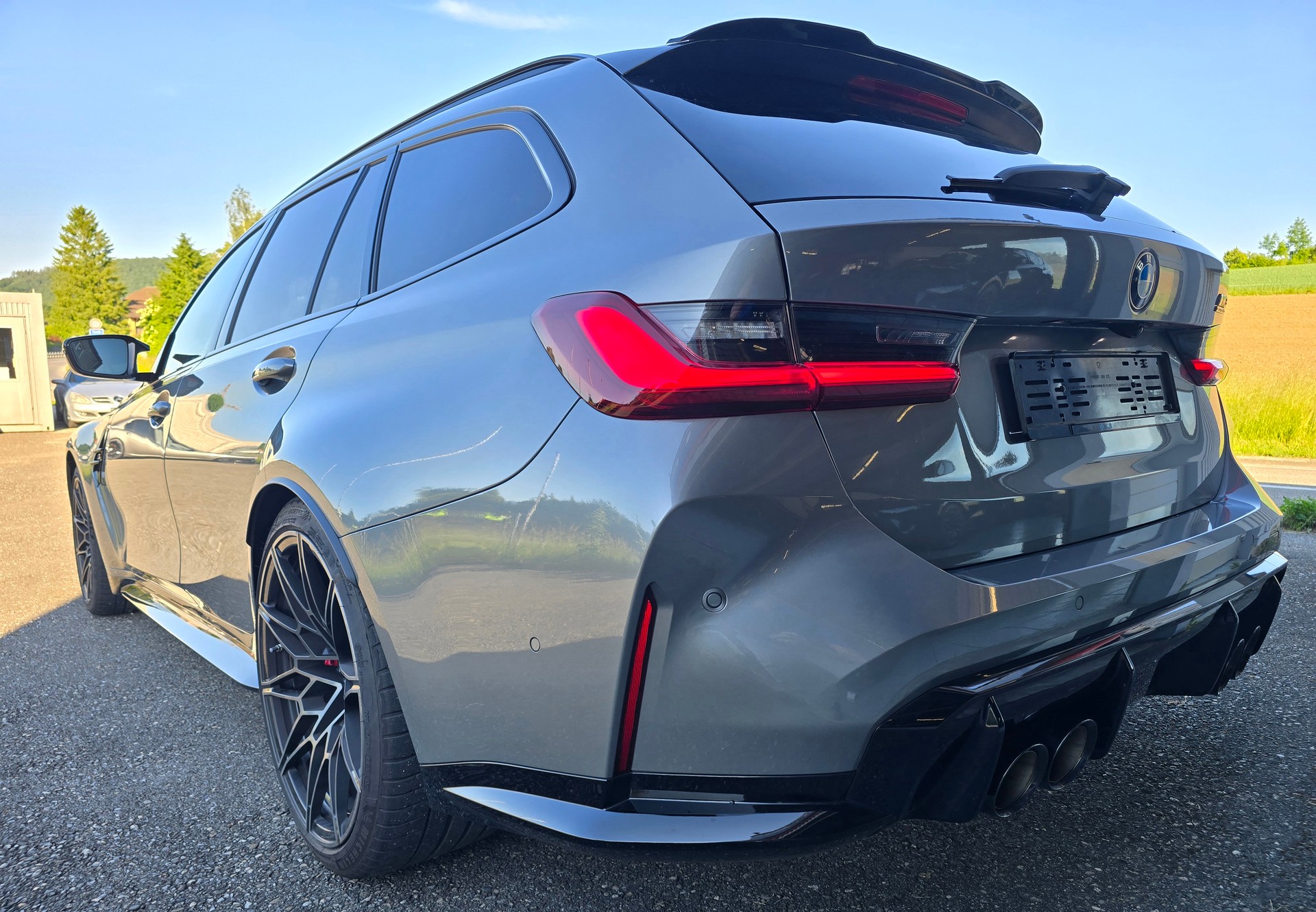 BMW M3 Touring xDrive Competition M INDIVIDUAL-image-7