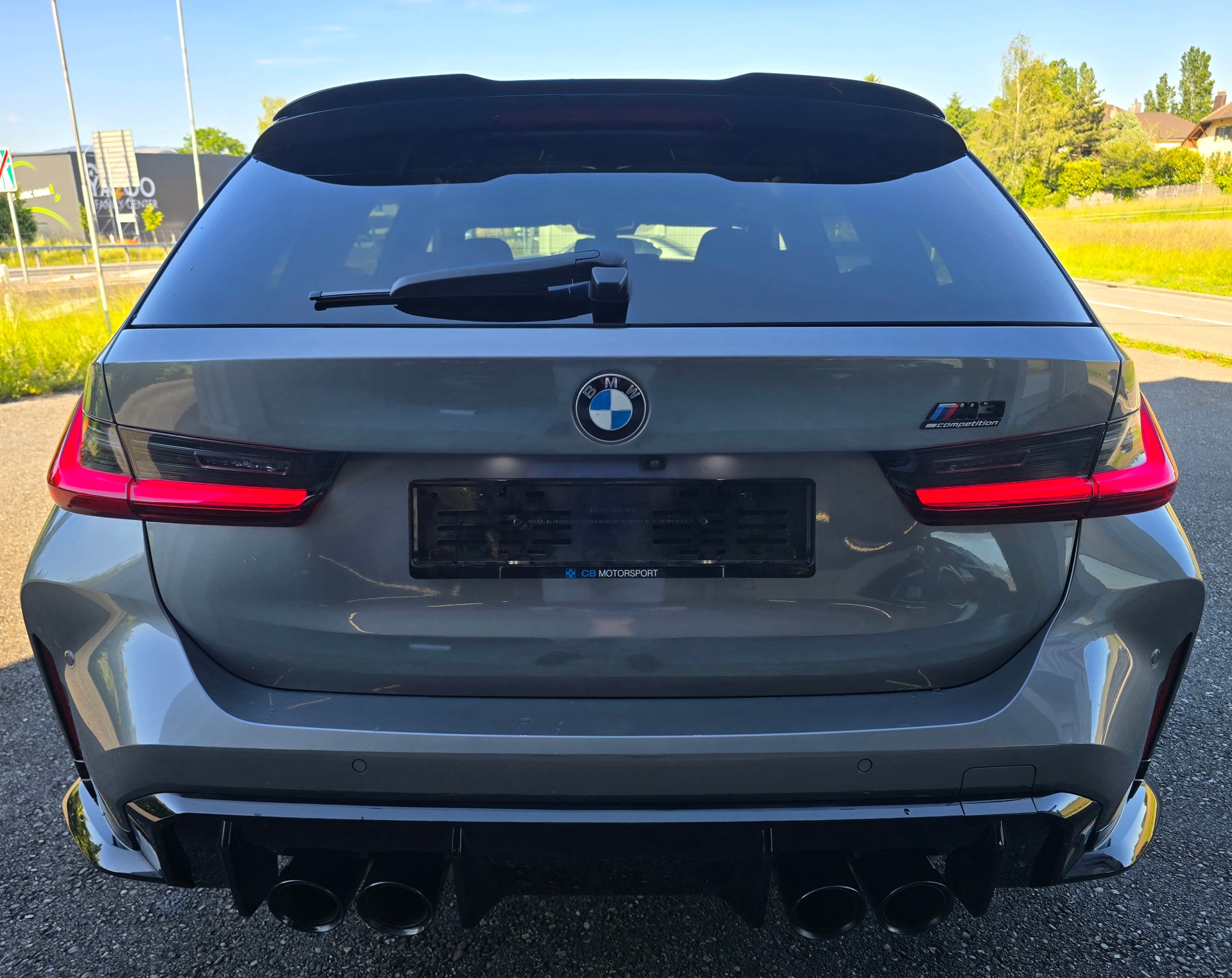 BMW M3 Touring xDrive Competition M INDIVIDUAL-image-9