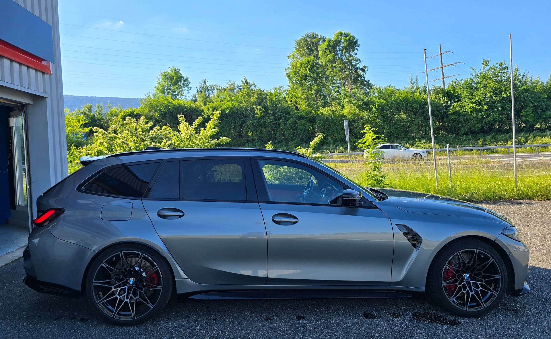BMW M3 Touring xDrive Competition M INDIVIDUAL-image-5