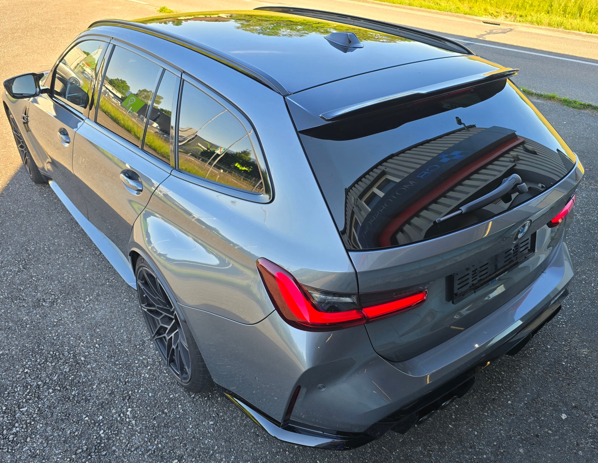 BMW M3 Touring xDrive Competition M INDIVIDUAL-image-8