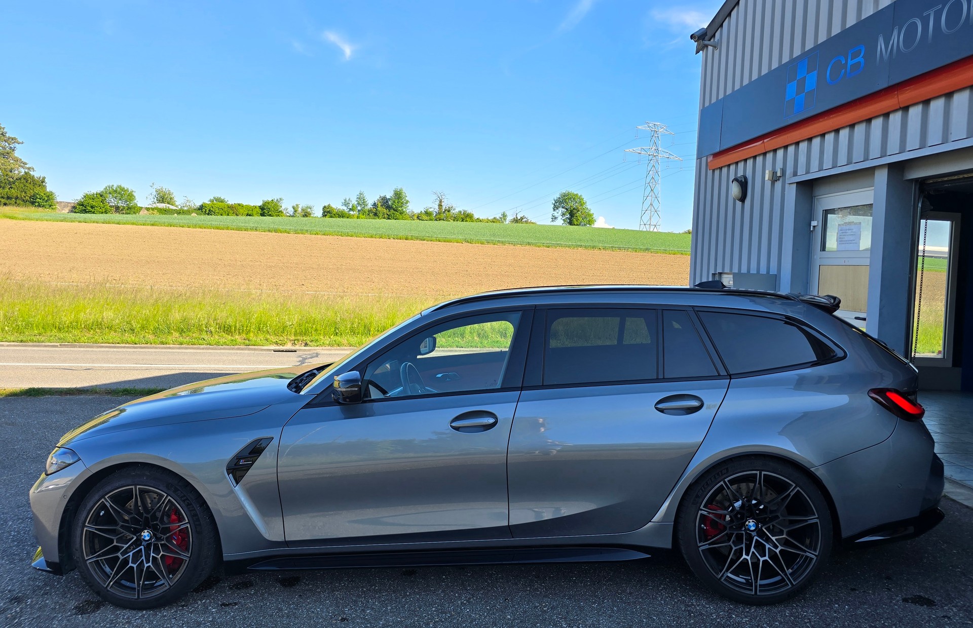 BMW M3 Touring xDrive Competition M INDIVIDUAL-image-6