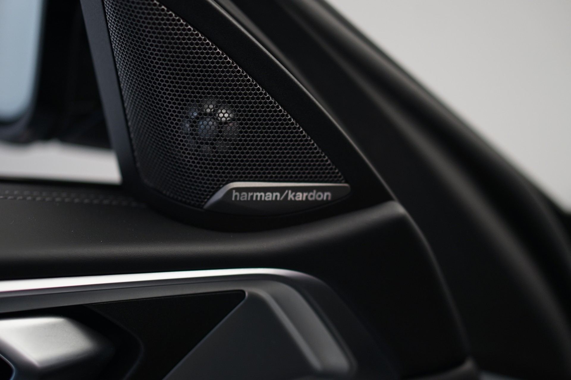 BMW M4 Cabrio Competition M xDrive *CH-Fahrzeug* *Brooklyn Grey* *Head-Up* *Carbon*-image-17