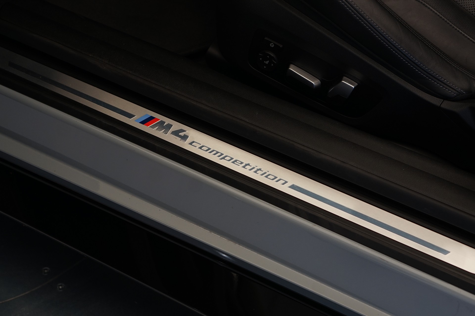 BMW M4 Cabrio Competition M xDrive *CH-Fahrzeug* *Brooklyn Grey* *Head-Up* *Carbon*-image-19