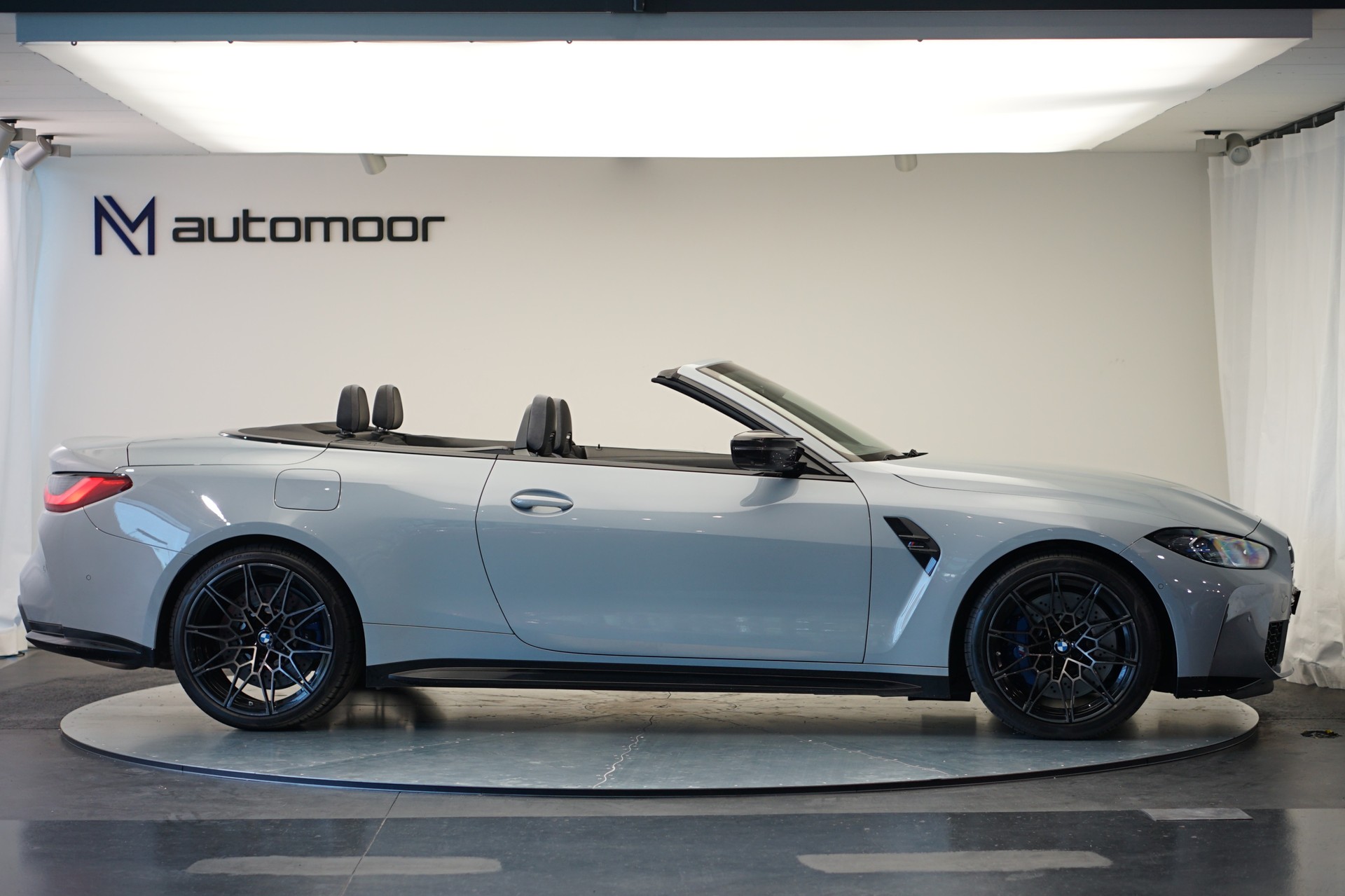 BMW M4 Cabrio Competition M xDrive *CH-Fahrzeug* *Brooklyn Grey* *Head-Up* *Carbon*-image-3