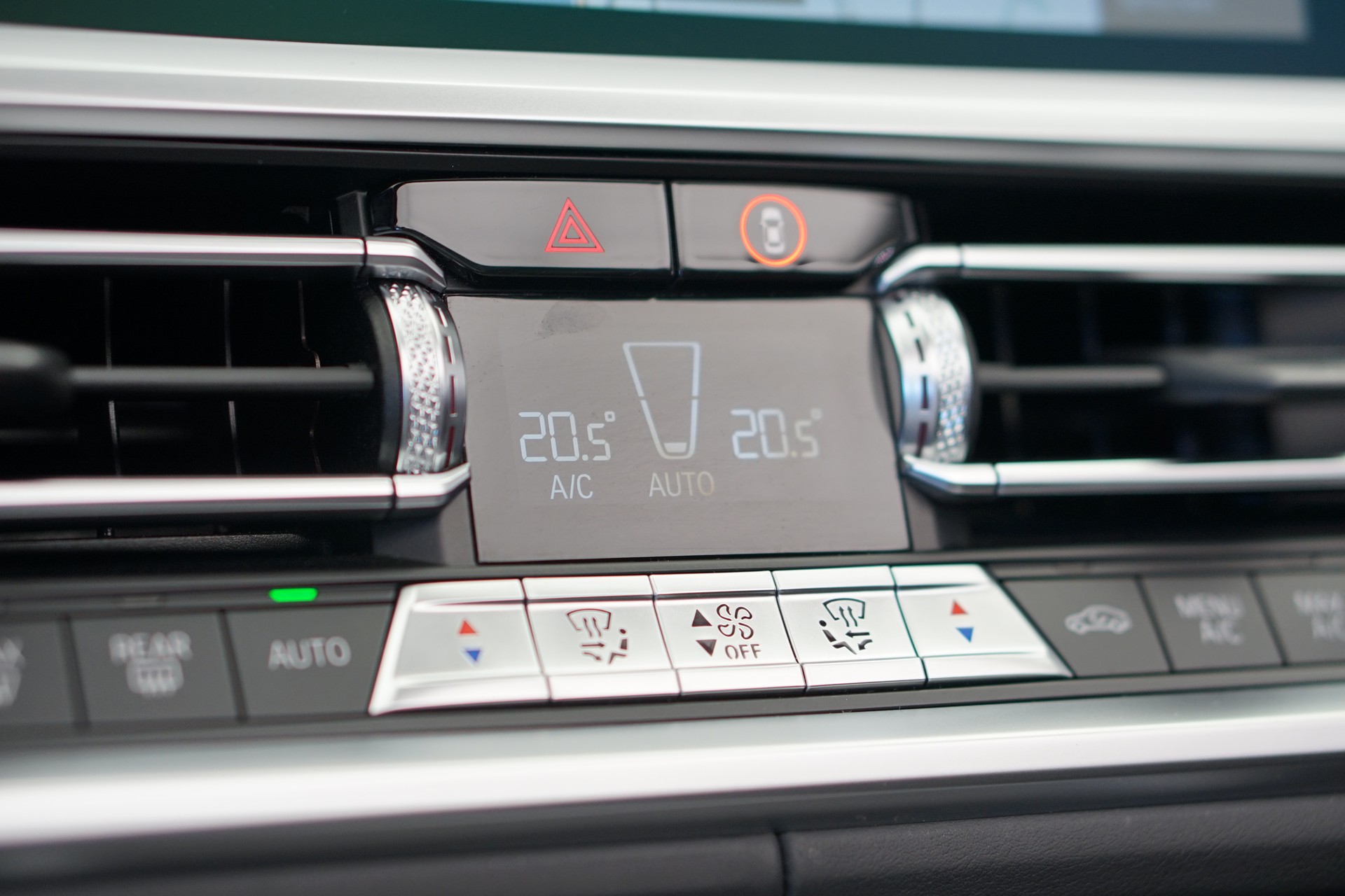 BMW M4 Cabrio Competition M xDrive *CH-Fahrzeug* *Brooklyn Grey* *Head-Up* *Carbon*-image-27