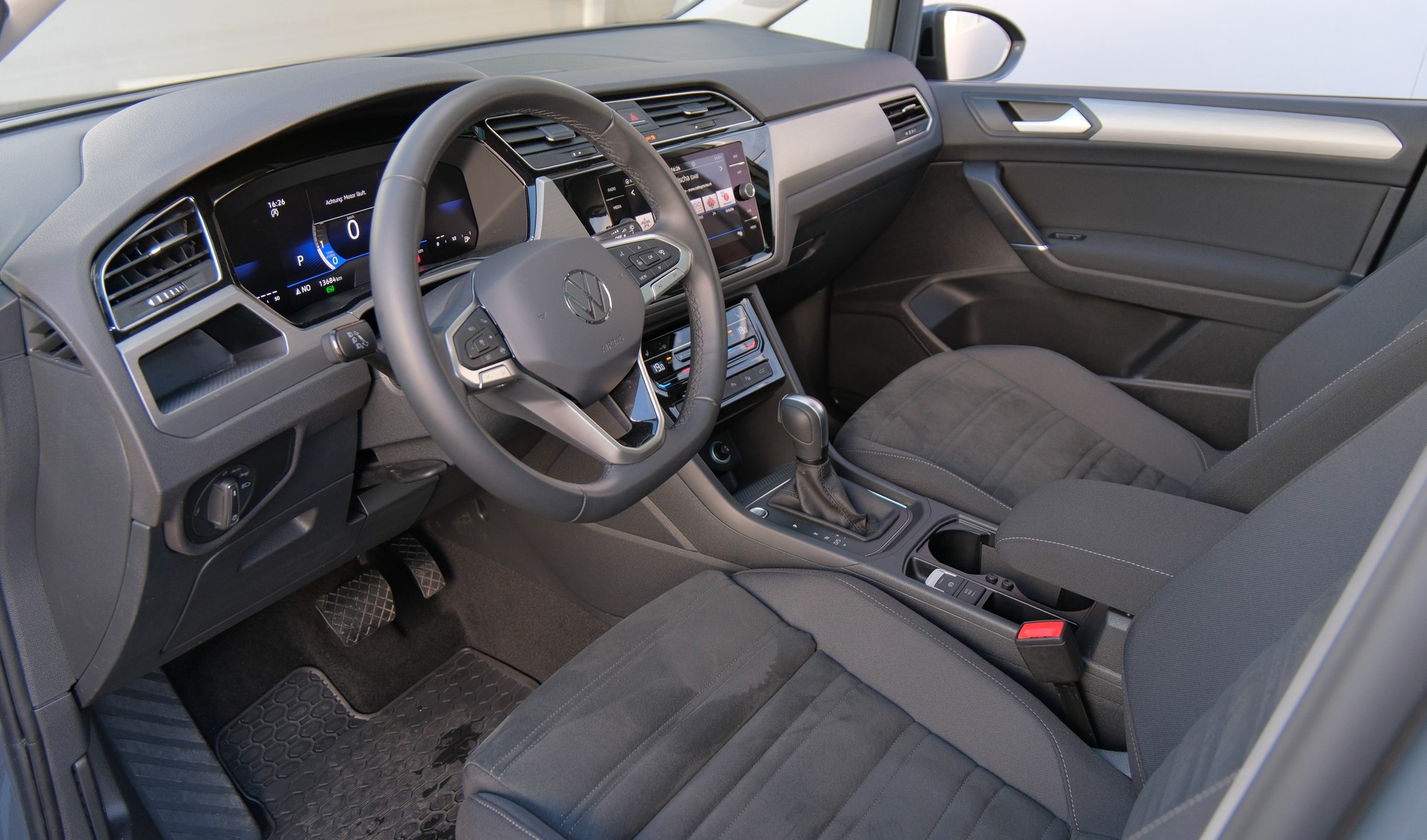 VW Touran 1.5 TSI EVO Comfortline United R Line DSG-showroom-element-2