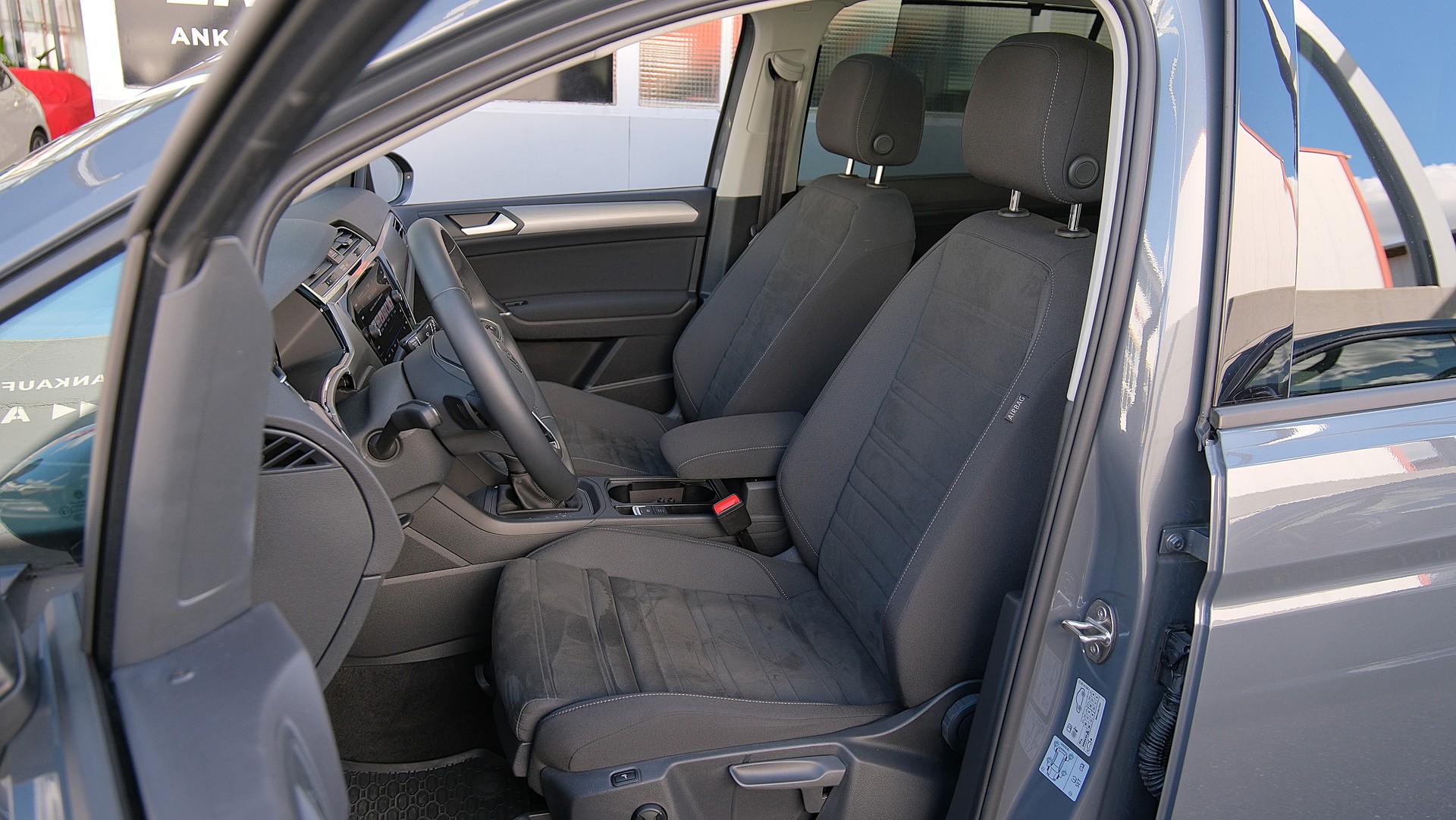 VW Touran 1.5 TSI EVO Comfortline United R Line DSG-image-4
