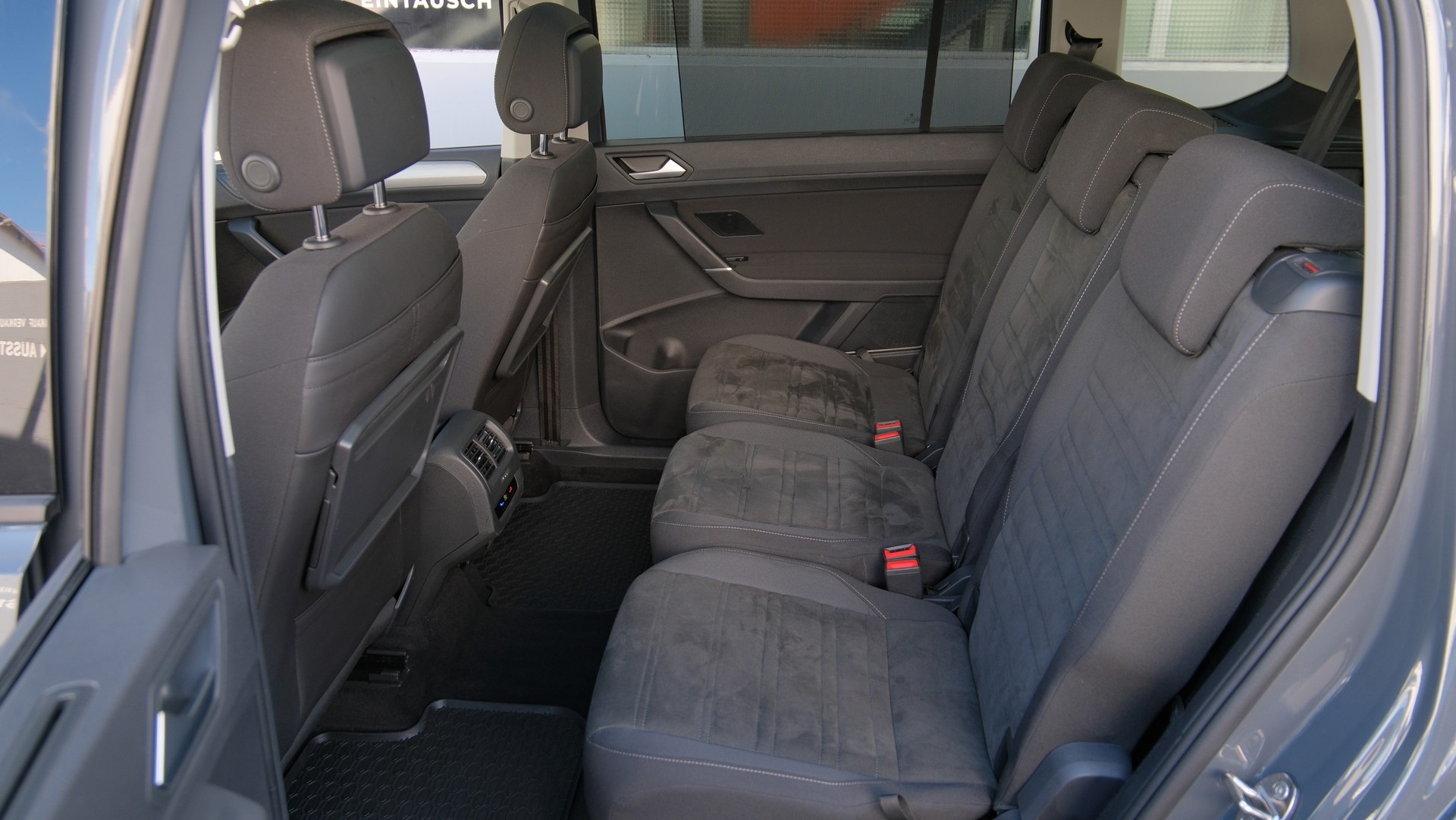 VW Touran 1.5 TSI EVO Comfortline United R Line DSG-image-23