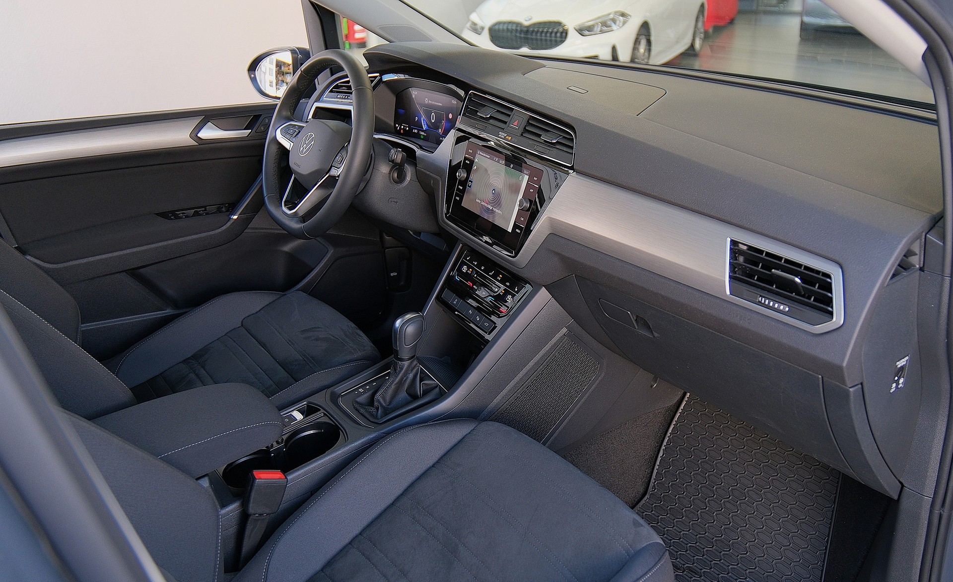 VW Touran 1.5 TSI EVO Comfortline United R Line DSG-image-14