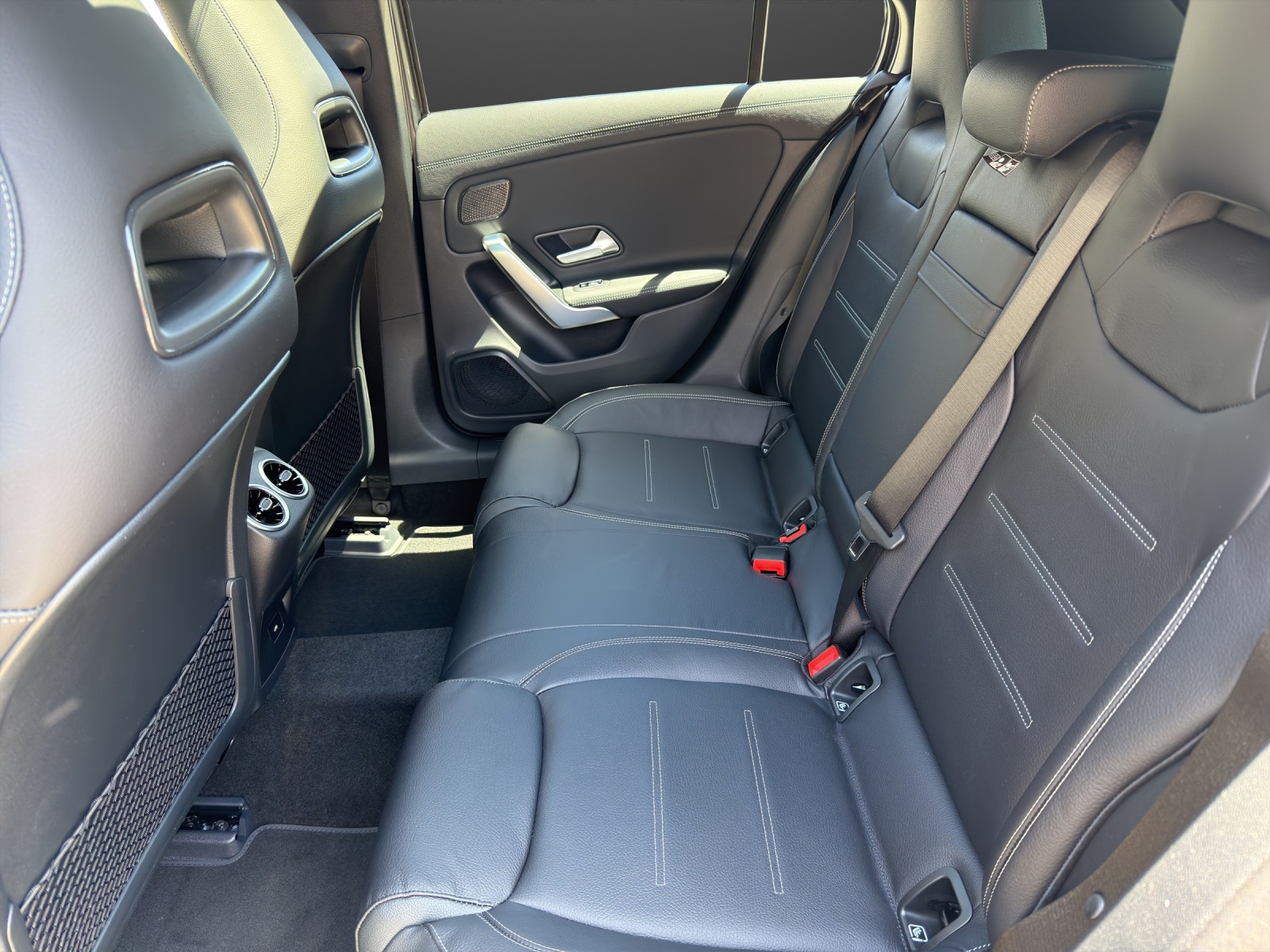 MERCEDES-BENZ A 200 Night Star 7G-DCT-image-11
