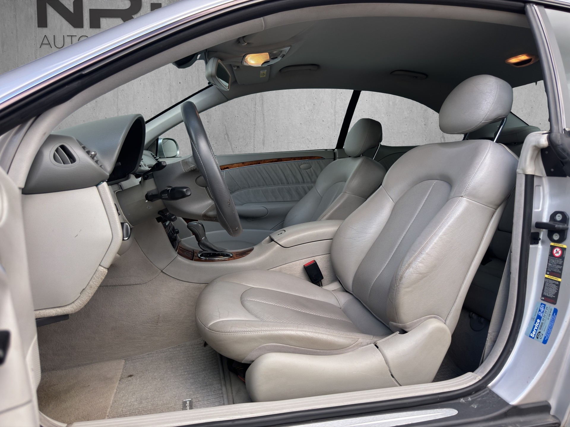 MERCEDES-BENZ CLK 320-image-10