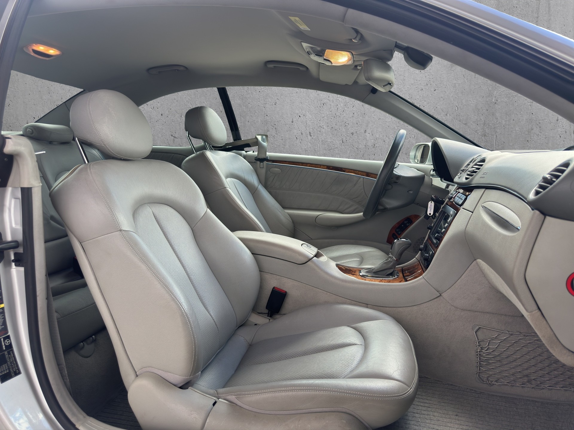 MERCEDES-BENZ CLK 320-image-11