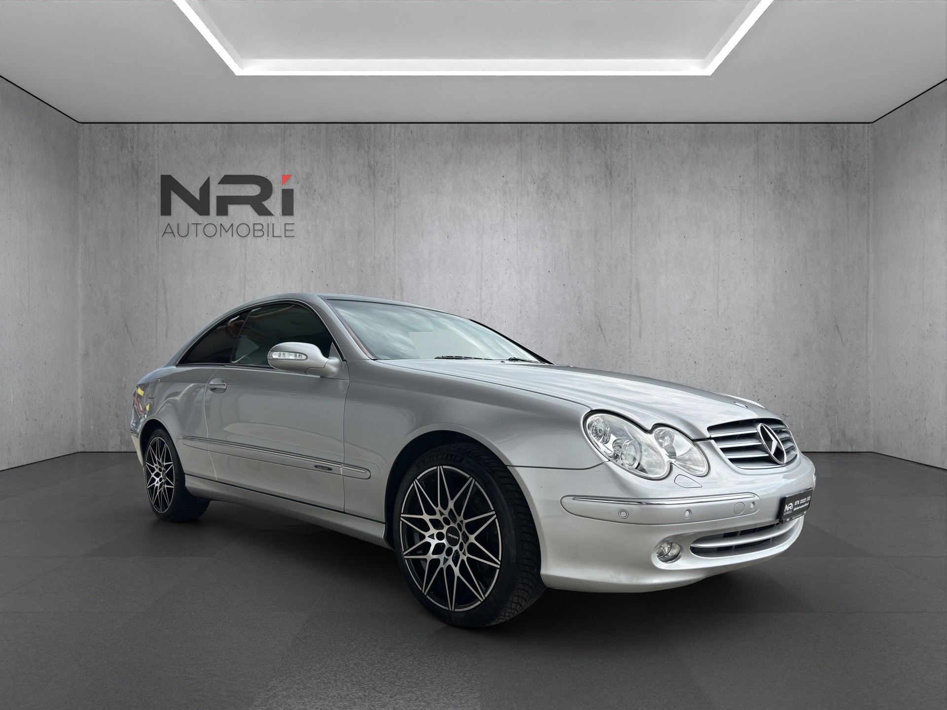 MERCEDES-BENZ CLK 320-showroom-element-2