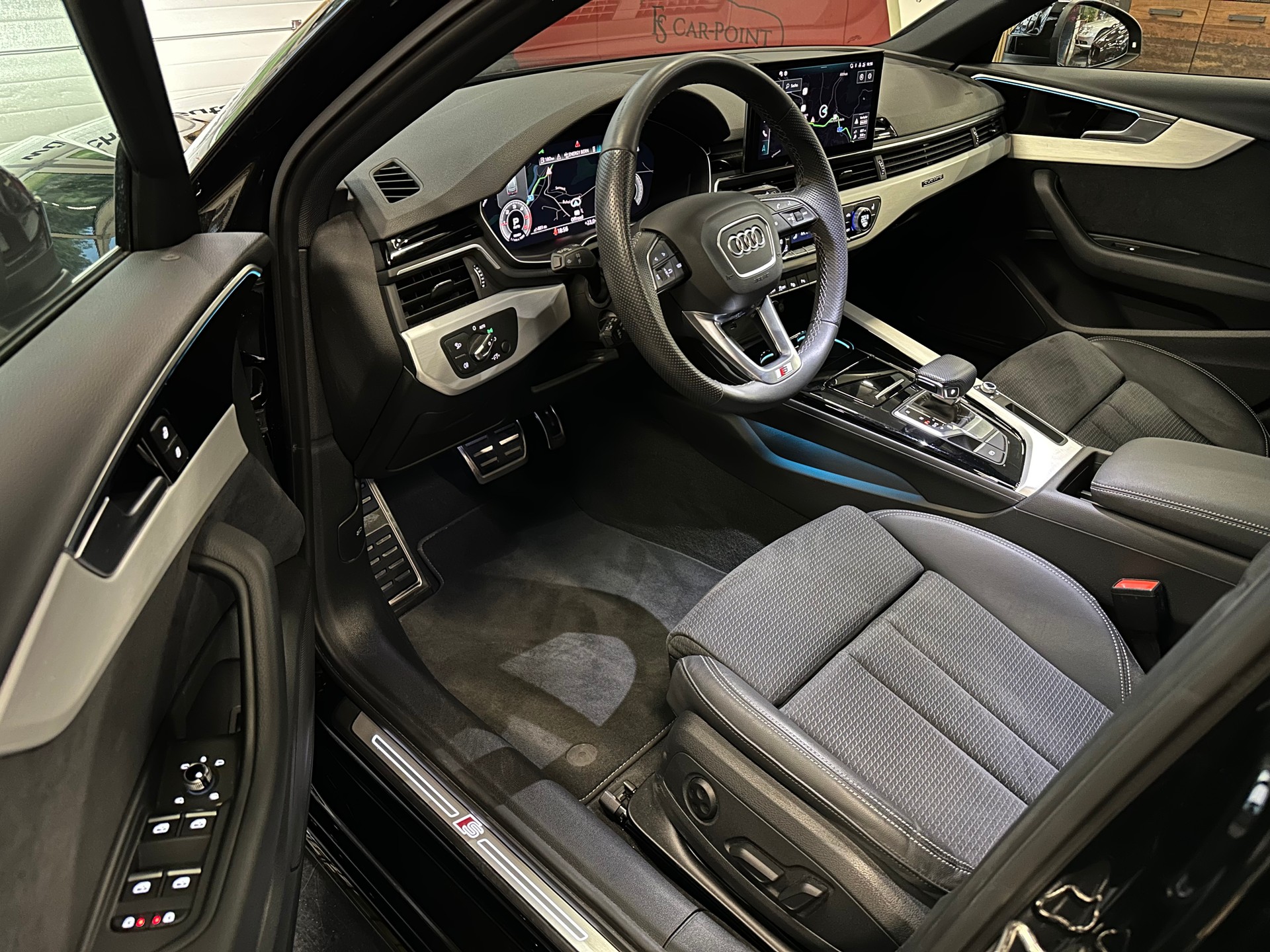 AUDI A4 Avant 40 TDI S line Attraction quattro S-tronic-image-8