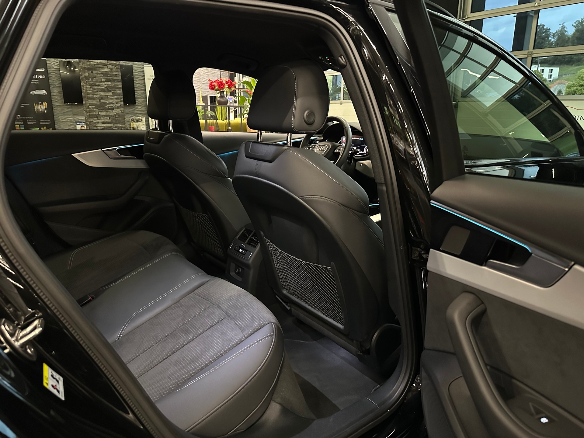 AUDI A4 Avant 40 TDI S line Attraction quattro S-tronic-image-20