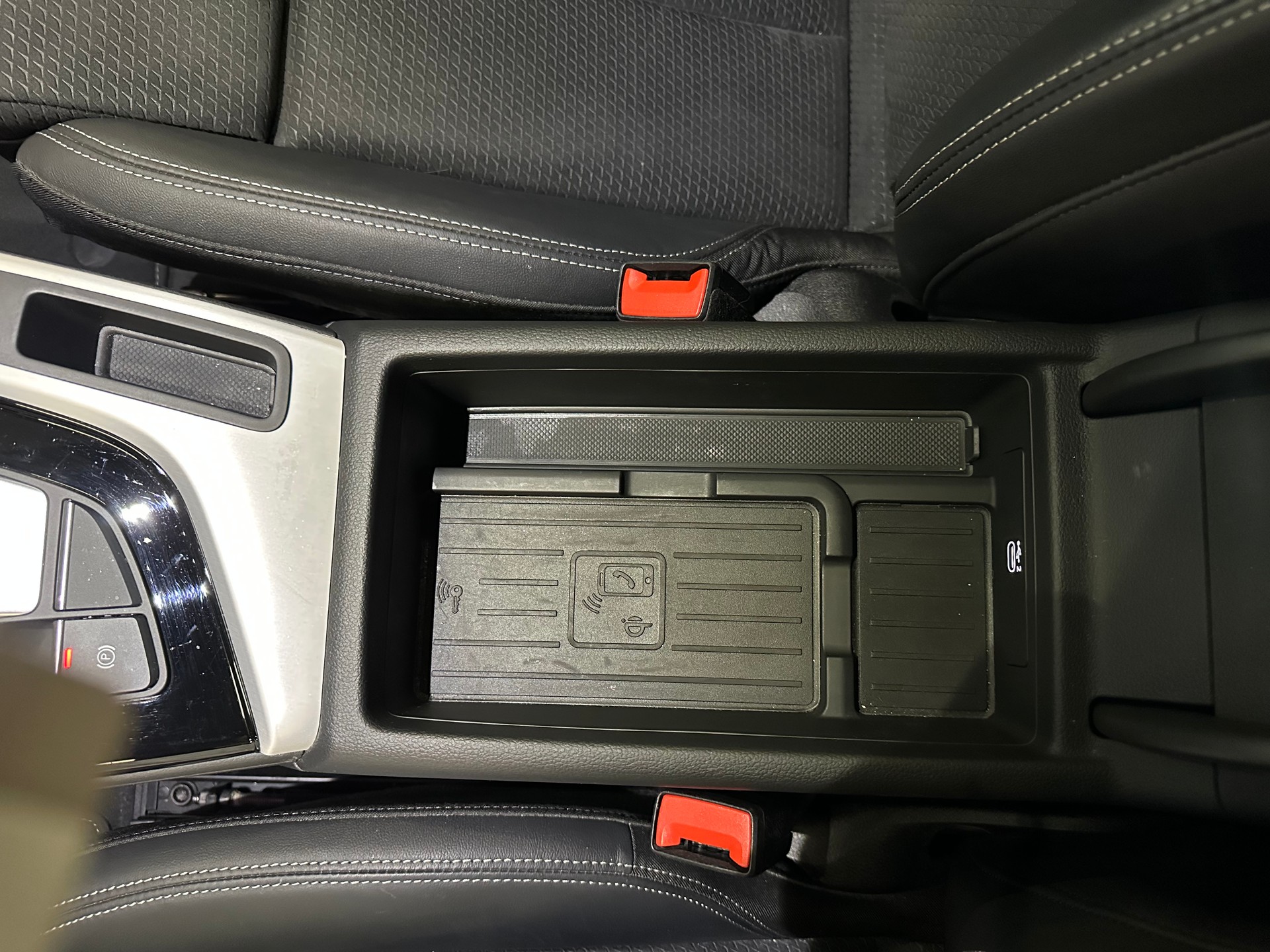 AUDI A4 Avant 40 TDI S line Attraction quattro S-tronic-image-18