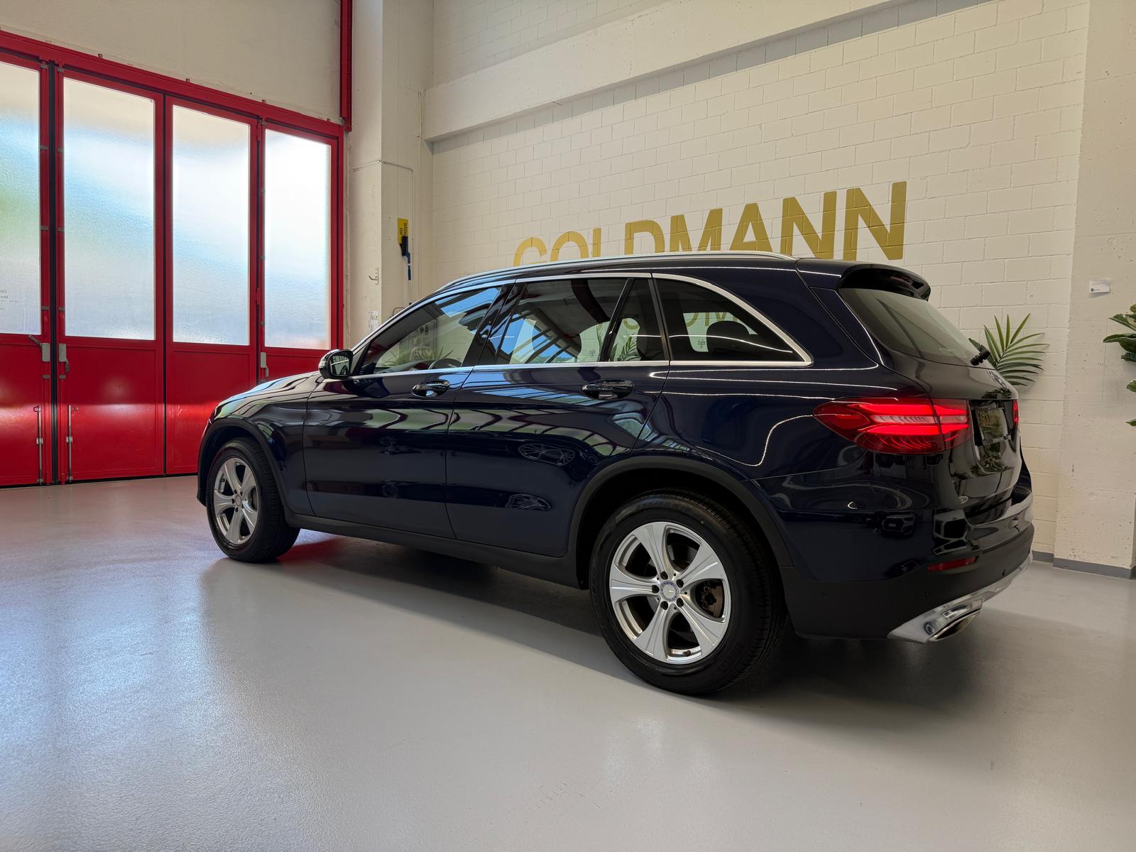 MERCEDES-BENZ GLC 250 Exclusive 4Matic 9G-Tronic-showroom-element-3