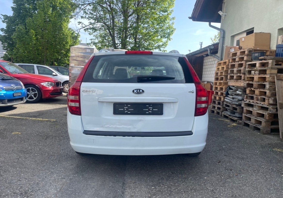 KIA Cee'd Sporty Wagon 1.4 16V Eco-image-3