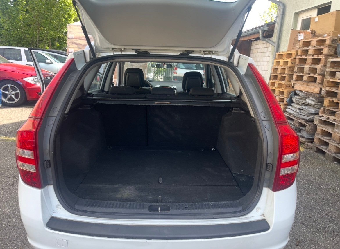 KIA Cee'd Sporty Wagon 1.4 16V Eco-image-10