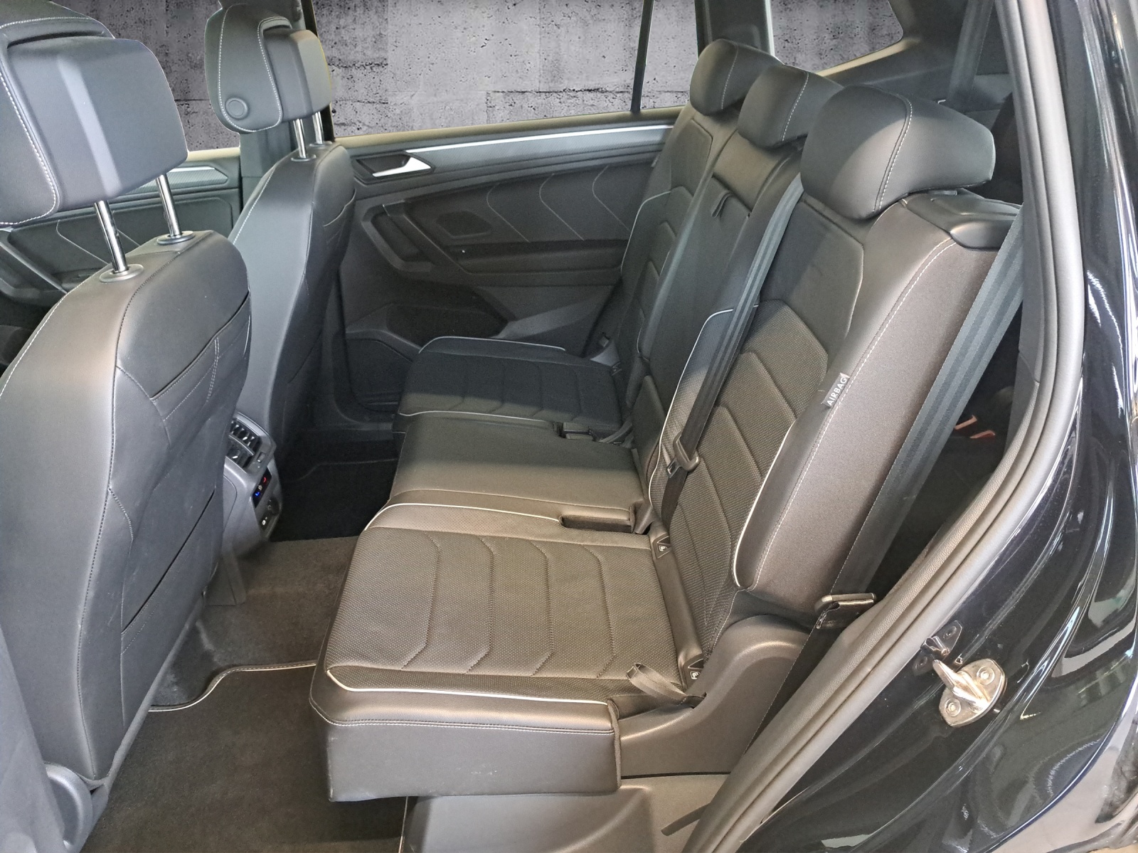 VW Tiguan Allspace 2.0 TSI R-Line-image-15