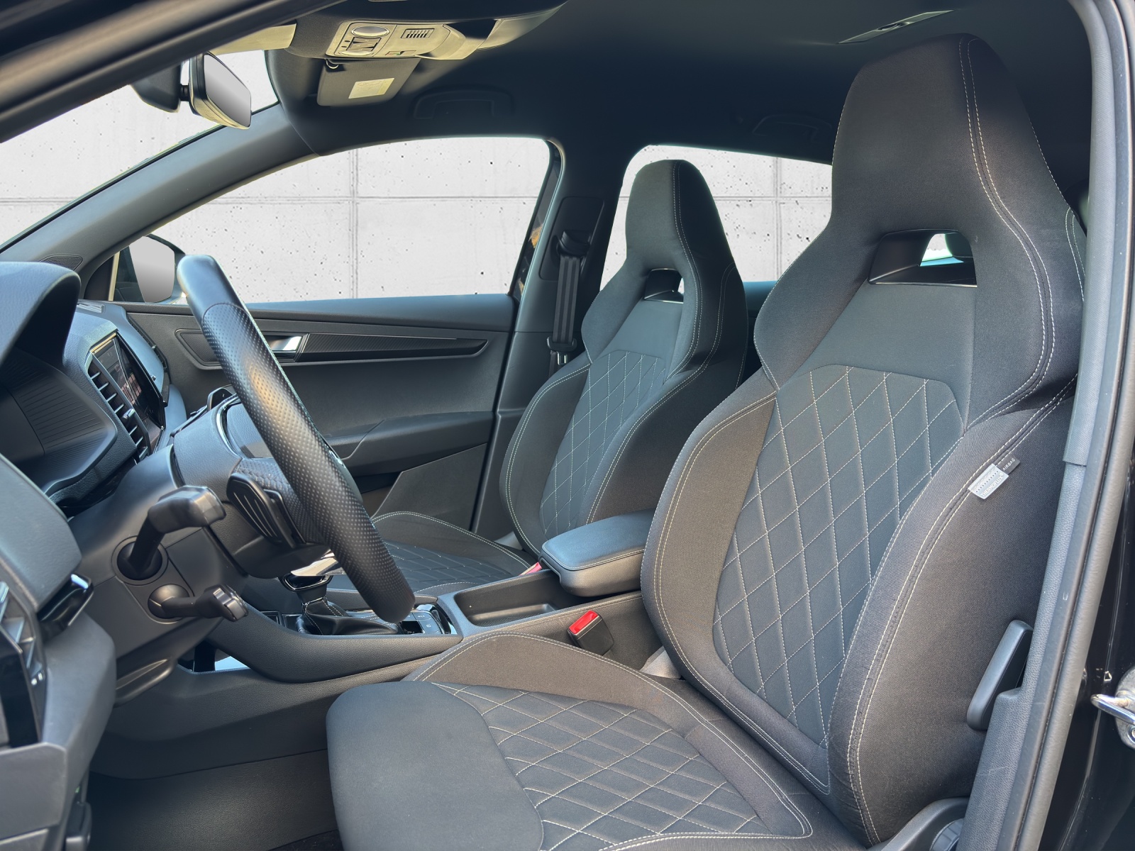 SKODA Karoq 2.0 TSI SportLine 4x4 DSG mit AHK & Standheizung-image-27