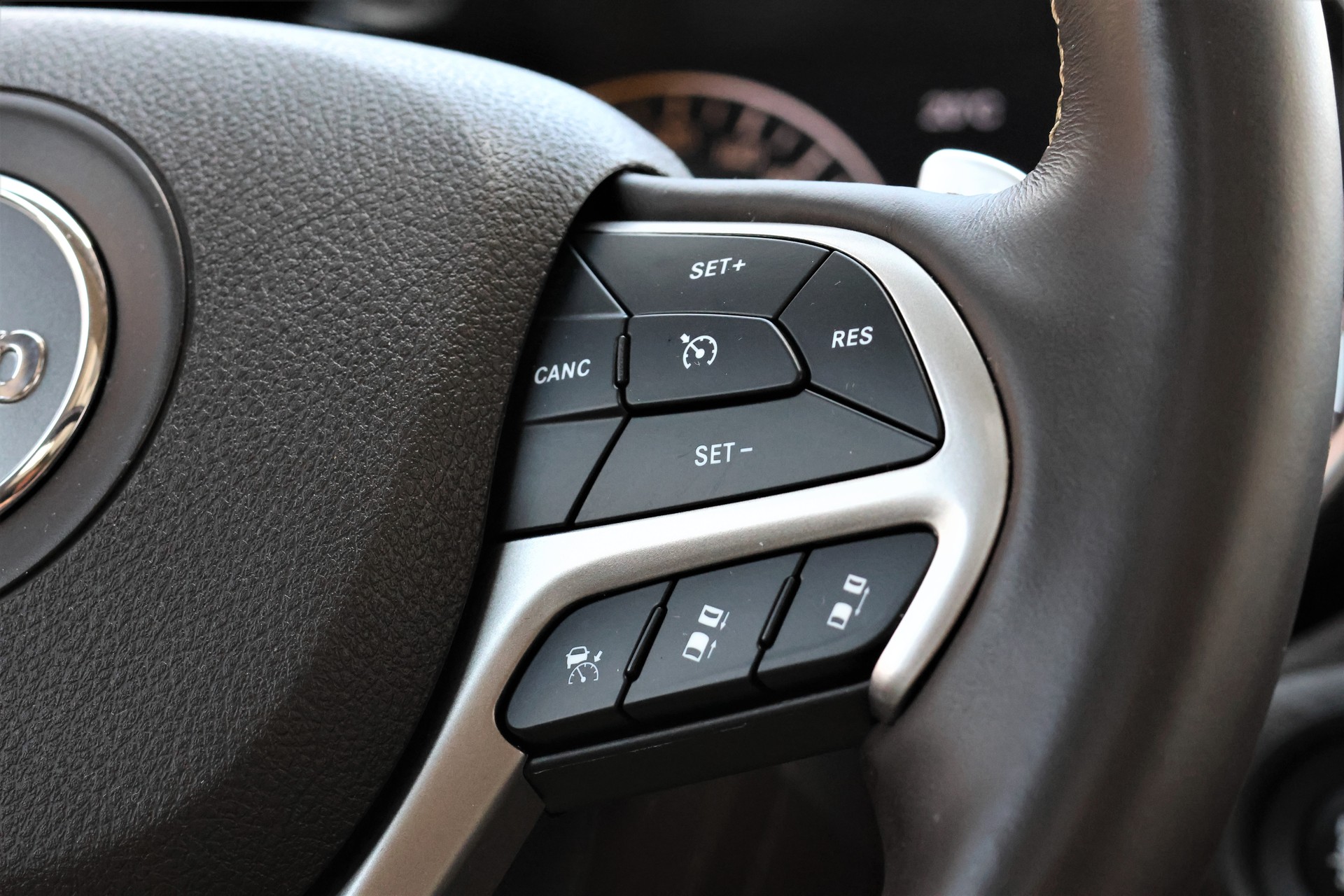 JEEP Grand Cherokee 3.0 CRD Overland Automatic (CH)-image-17