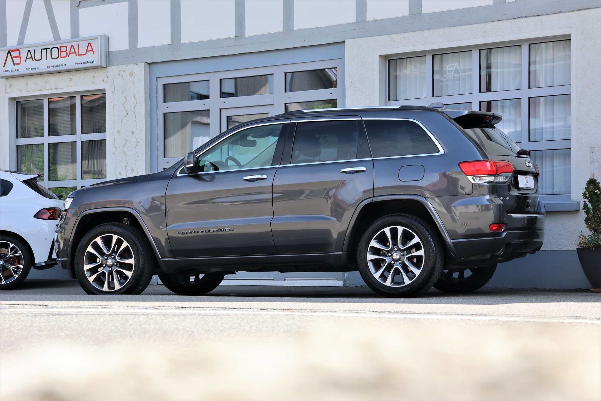 JEEP Grand Cherokee 3.0 CRD Overland Automatic (CH)-showroom-element-3