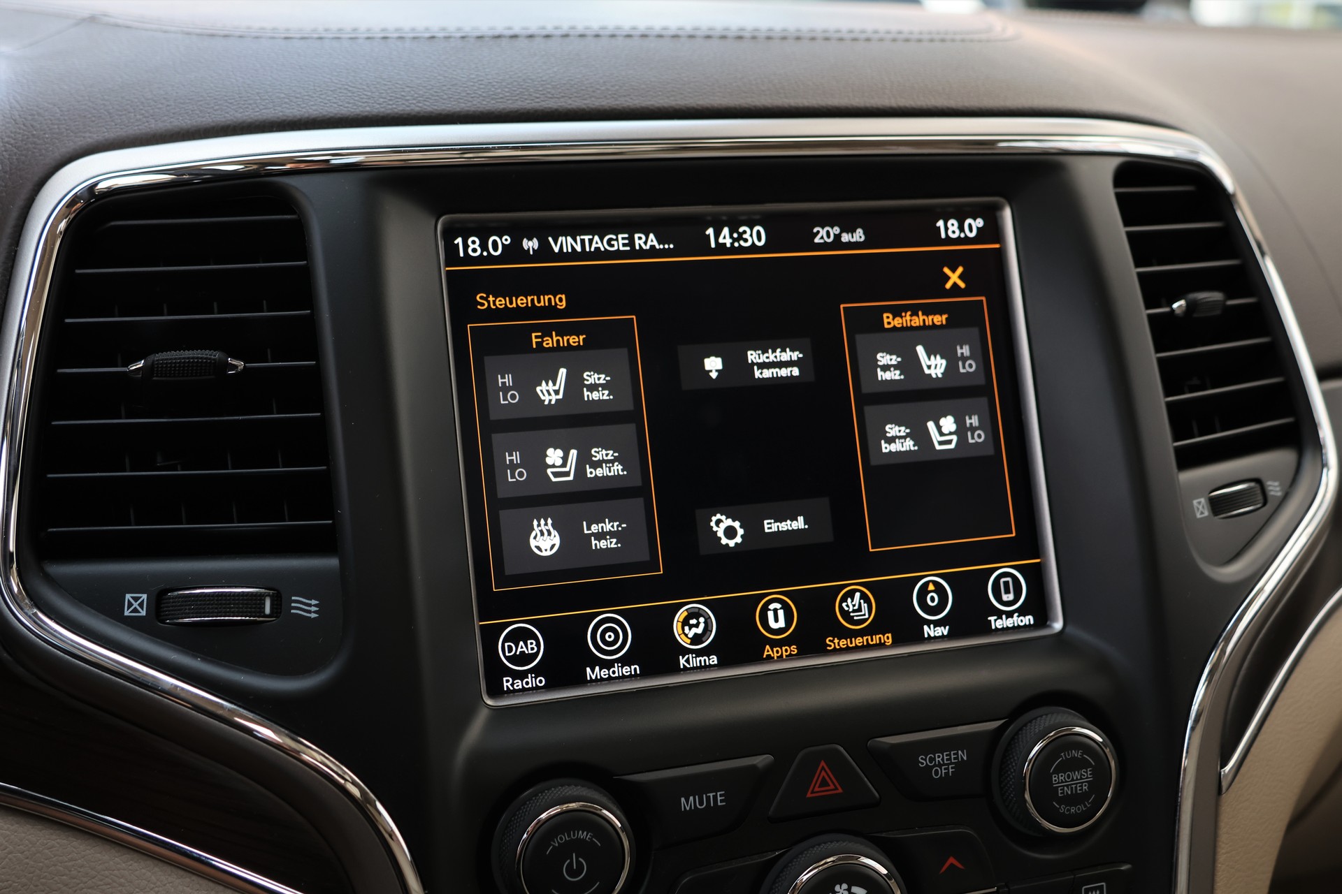 JEEP Grand Cherokee 3.0 CRD Overland Automatic (CH)-image-23