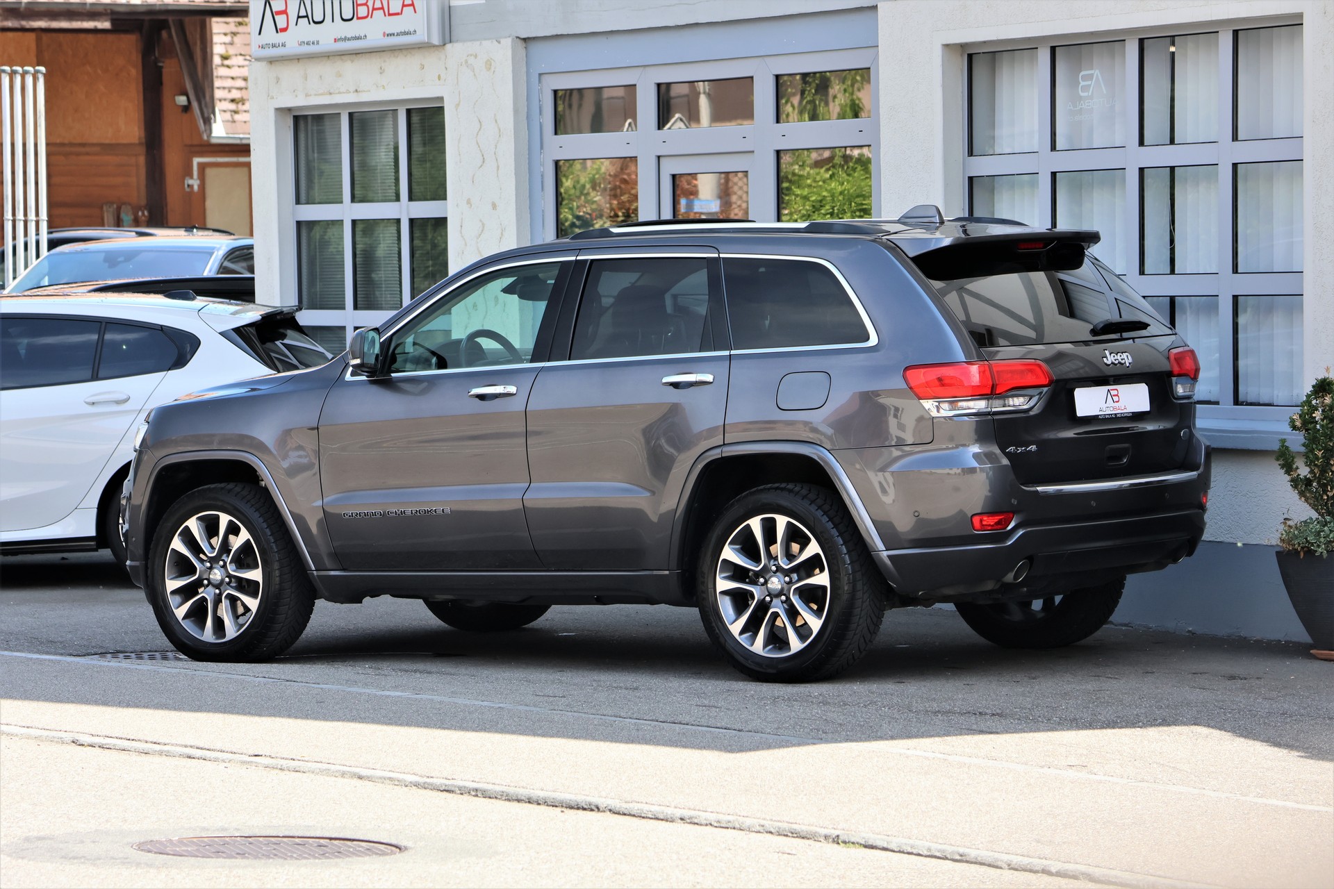 JEEP Grand Cherokee 3.0 CRD Overland Automatic (CH)-image-4