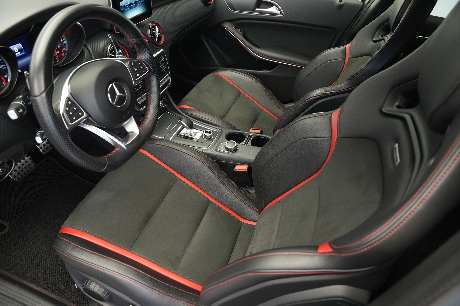 MERCEDES-BENZ A 45 AMG 4Matic Speedshift 7G-DCT *CH-Fahrzeug* *Performance Sitze*-image-10