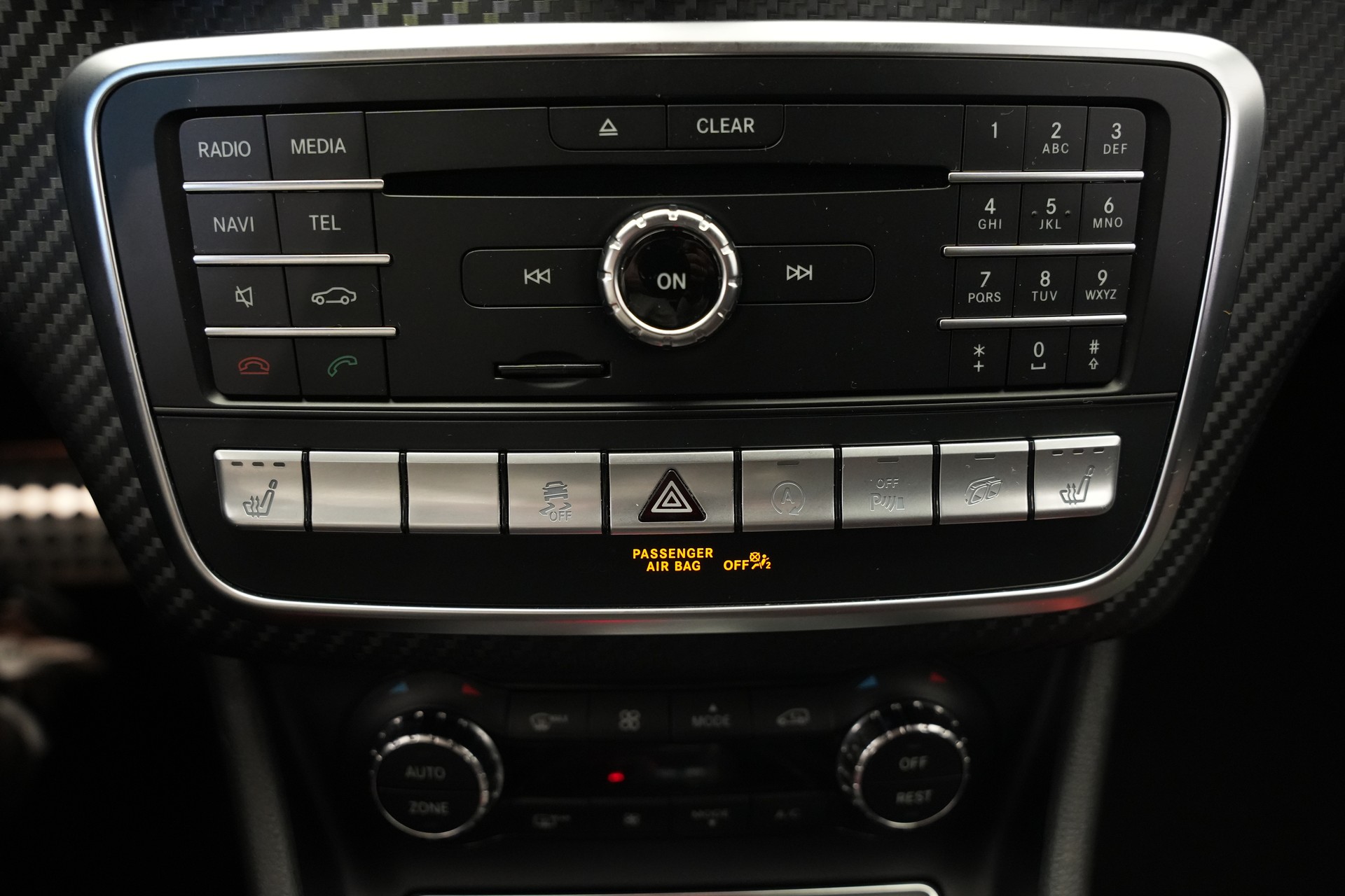 MERCEDES-BENZ A 45 AMG 4Matic Speedshift 7G-DCT *CH-Fahrzeug* *Performance Sitze*-image-26
