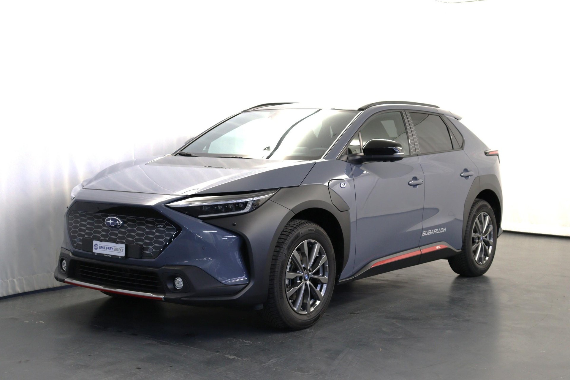 SUBARU Solterra eV Luxury AWD-showroom-element-1