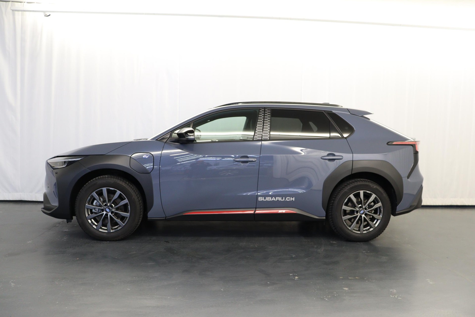 SUBARU Solterra eV Luxury AWD-showroom-element-3
