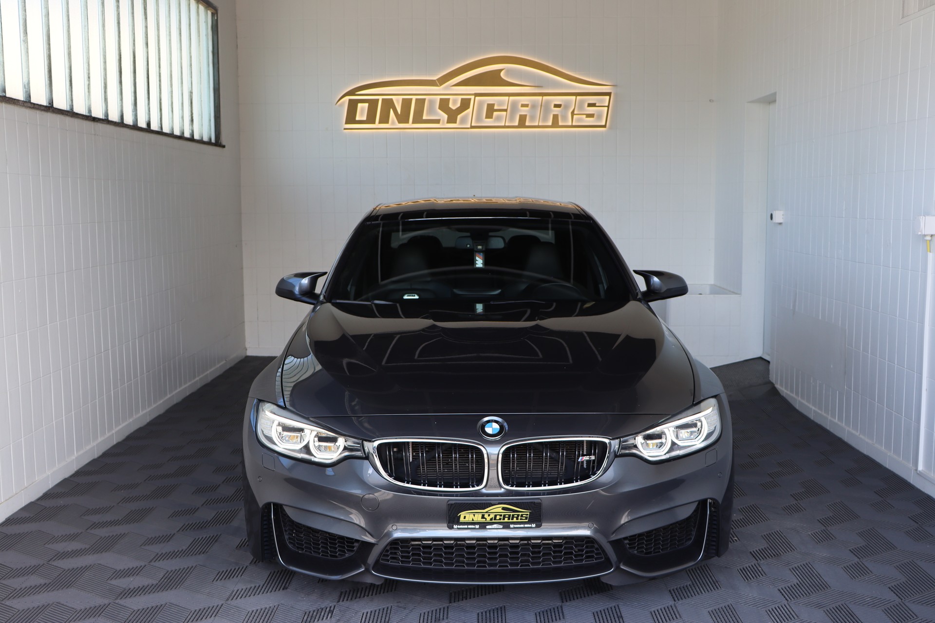 BMW M3 Drivelogic-showroom-element-1