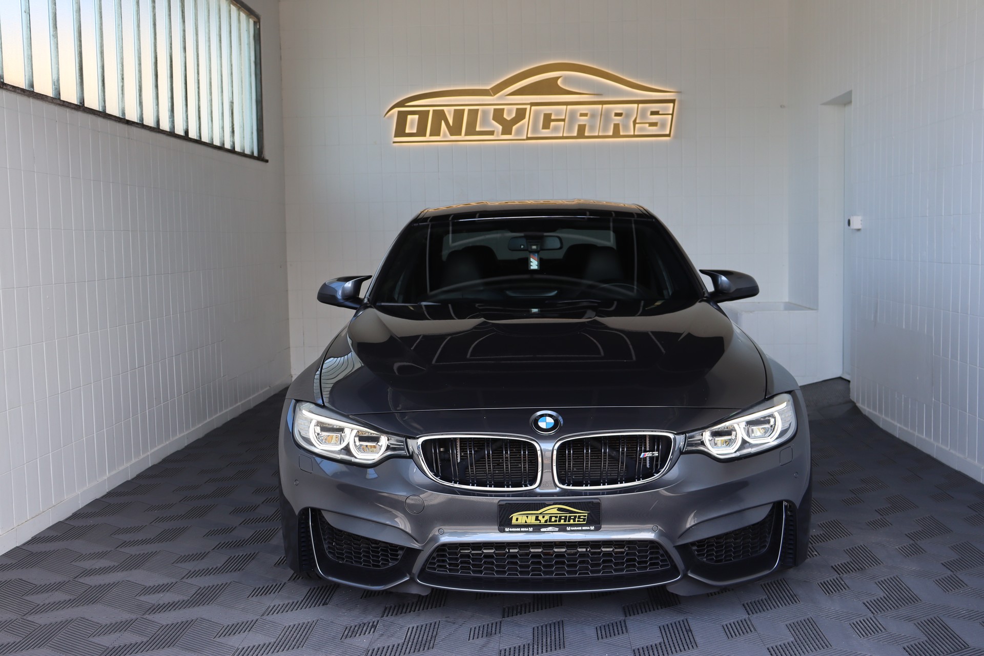 BMW M3 Drivelogic-showroom-element-3